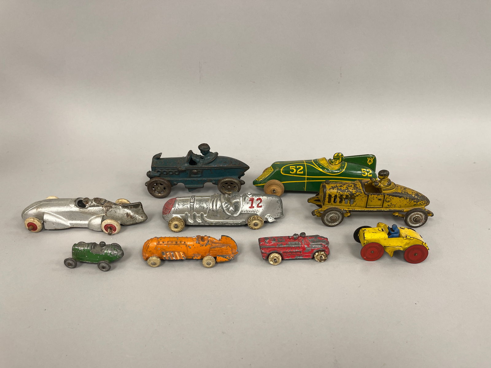 GROUP OF TOY RACE CARS: GROUP OF TOY RACE CARS Original paint, pressed & cast metal racers, early 20th C, excellent condition.