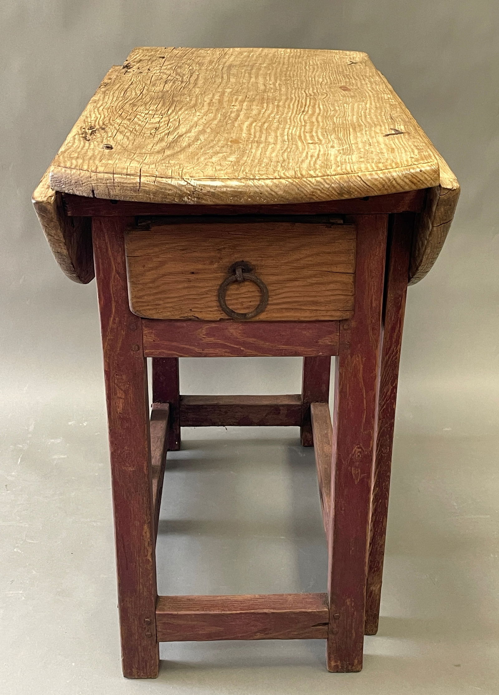 EARLY ROUND CHIPPENDALE LEG GATELEG SIDE TABLE: EARLY ROUND CHIPPENDALE LEG GATELEG SIDE TABLE