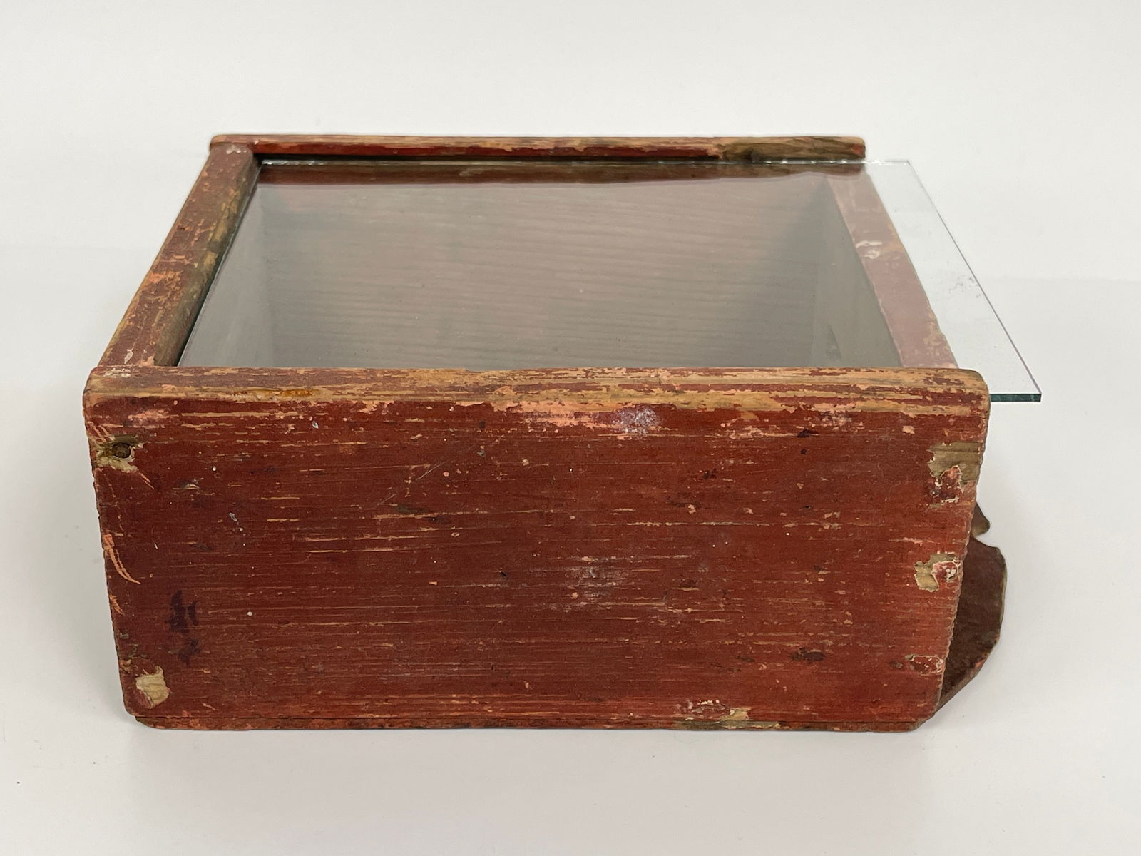 QUEEN BEE BOX IN EARLY RED (1 of 5)