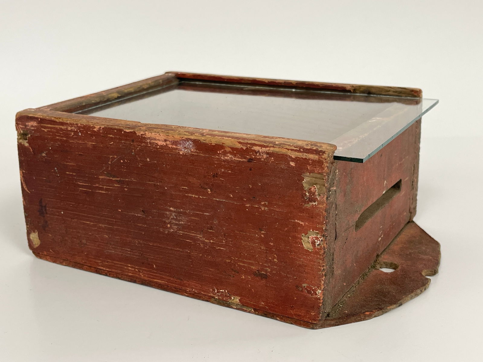 QUEEN BEE BOX IN EARLY RED - 2