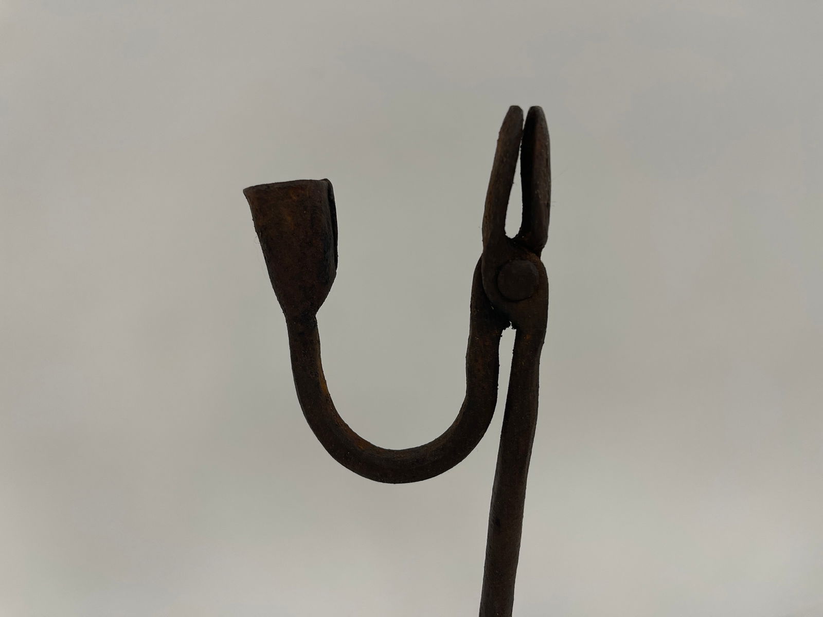 INTERESTING EARLY 18THC RED BASED RUSH LIGHT W/ CANDLE SOCKET - 3