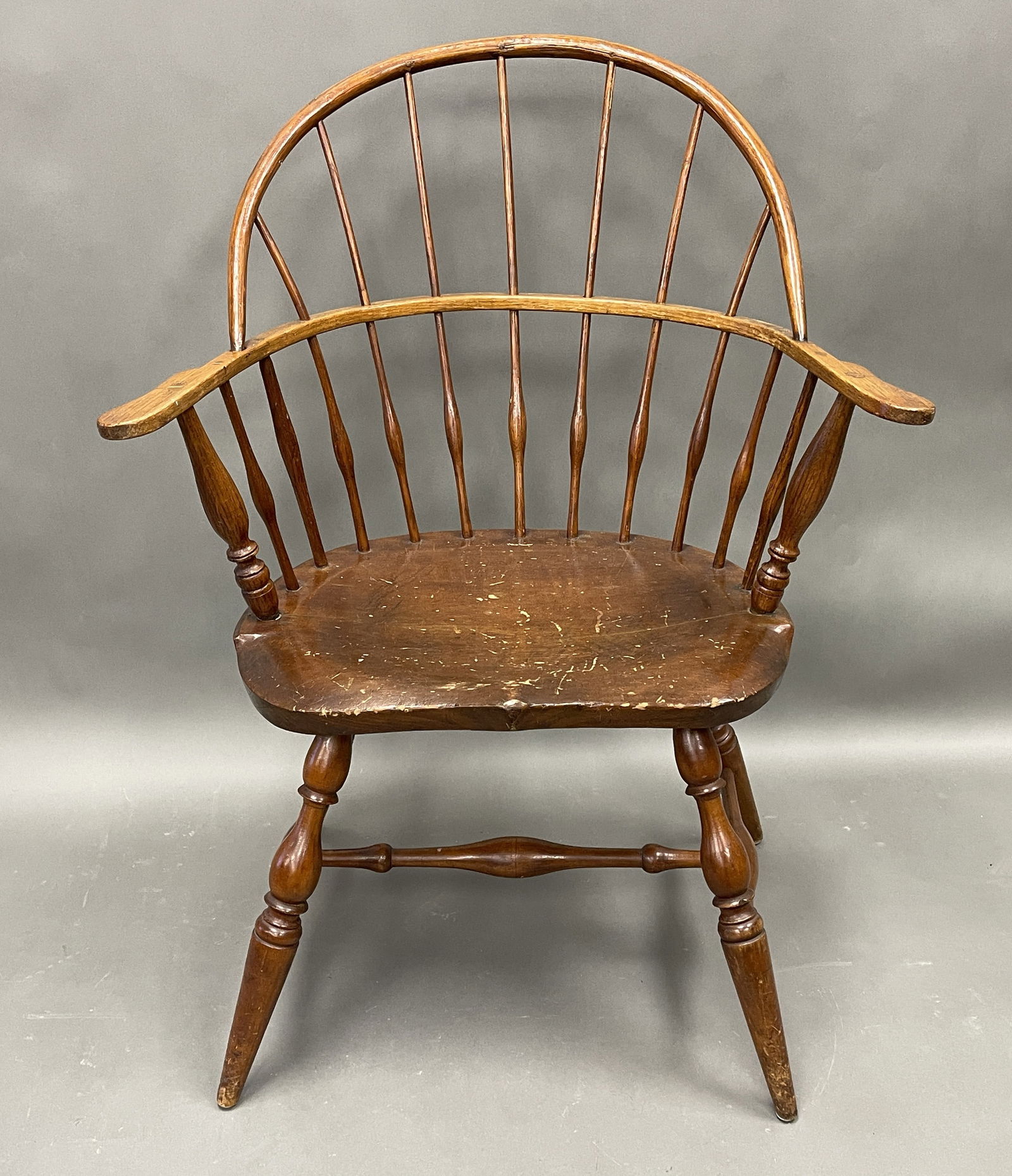 BOLD 18TH C TALL BACK SACK BACK WINDSOR ARMCHAIR,CT C.1800 IN GREAT CONDITION: BOLD 18TH C TALL BACK SACK BACK WINDSOR ARMCHAIR,CT C.1800 IN GREAT CONDITION 35" X 27" X 16.5"S