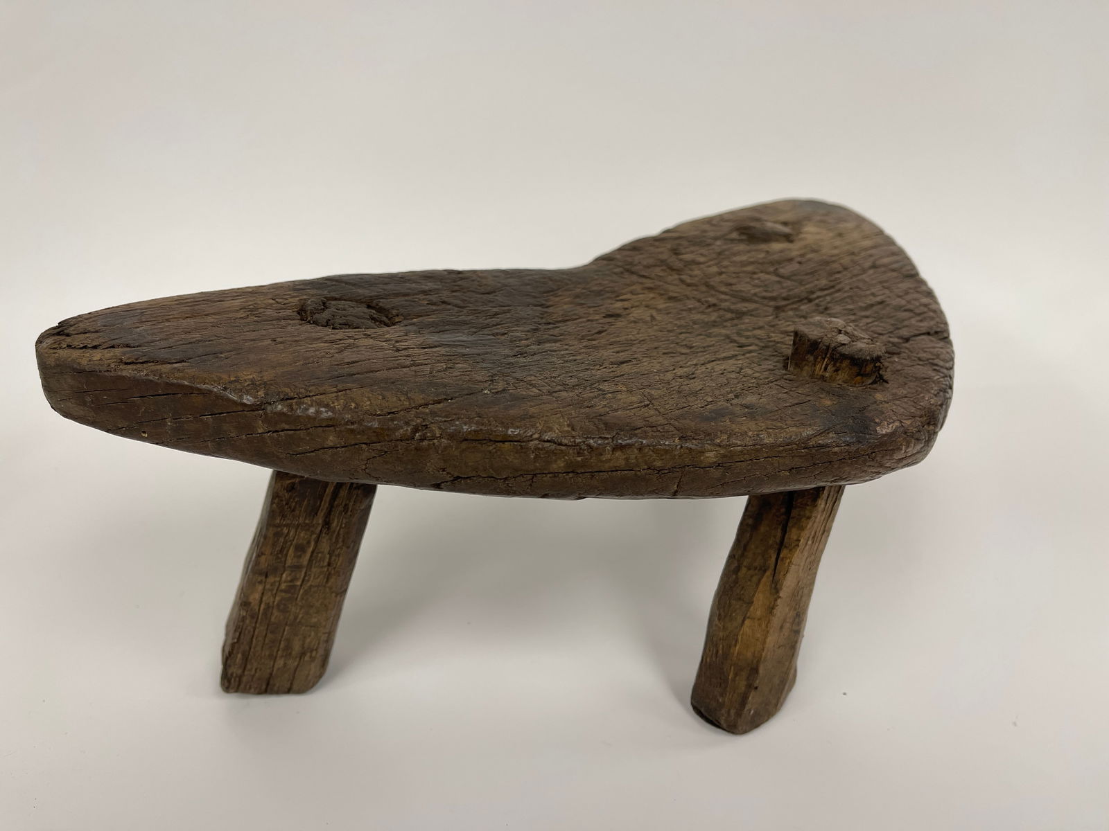 3-LEGGED MILKING STOOL - 5