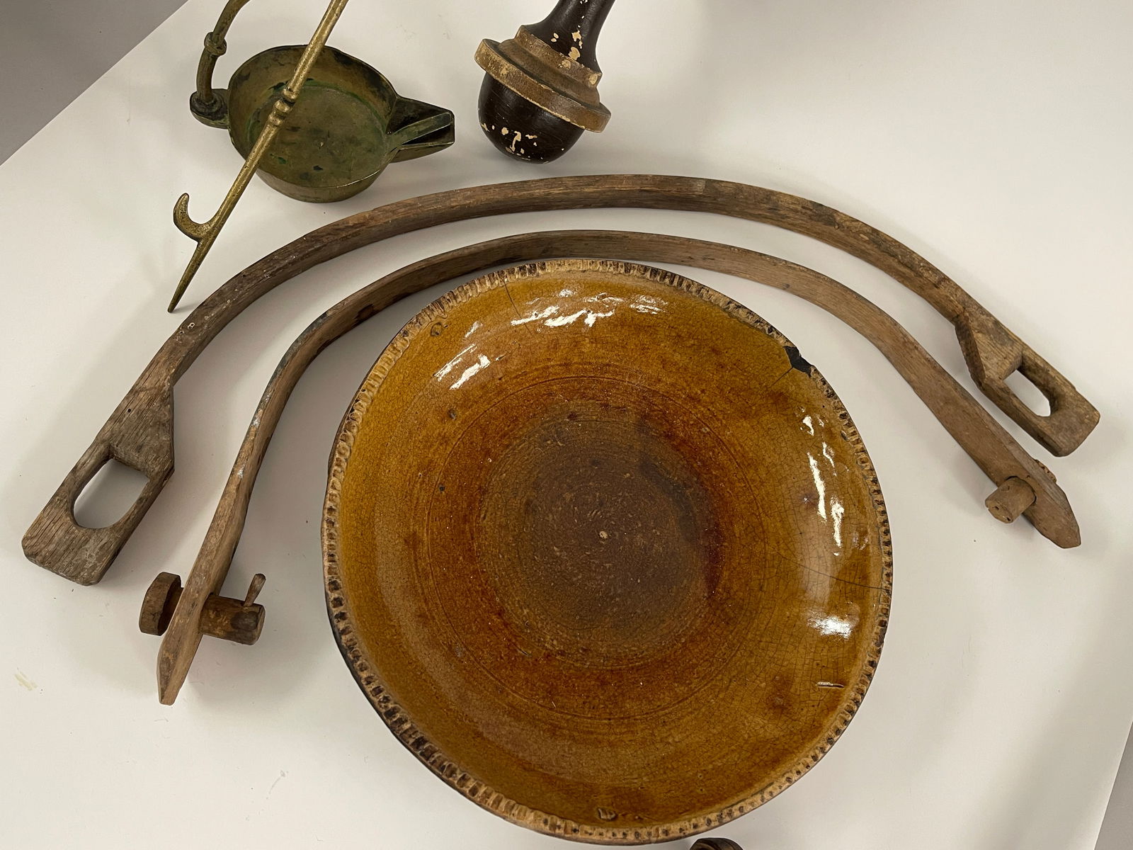 LOT MISC COUNTRY ITEMS - 4