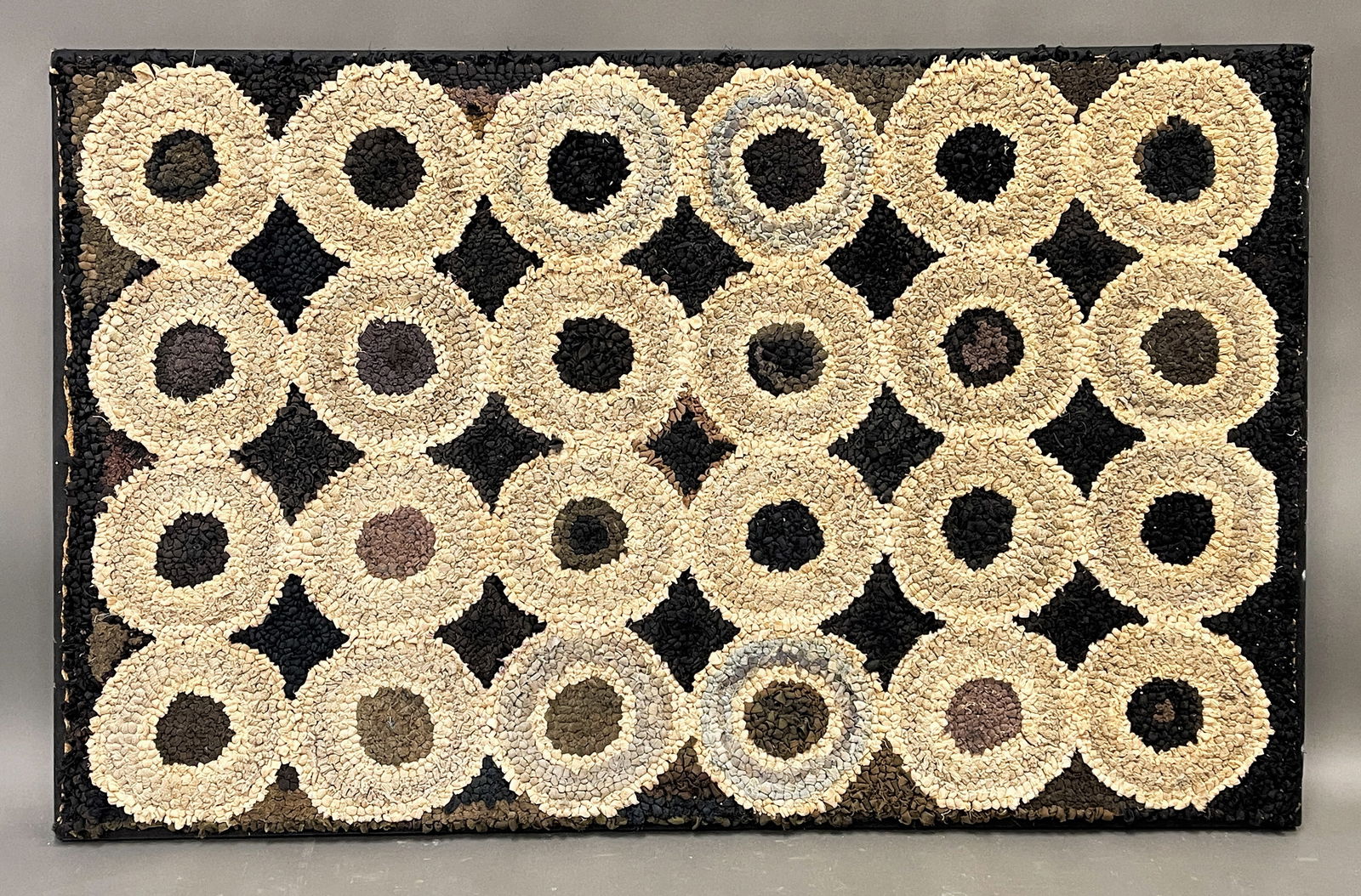 AMERICAN FOLK ART DEER SILHOUETTE PICTORIAL HOOKED RUG: AMERICAN FOLK ART DEER SILHOUETTE PICTORIAL HOOKED RUG PROFESSIONALLY MOUNTED ON A WOOD FRAME FOR HANGING