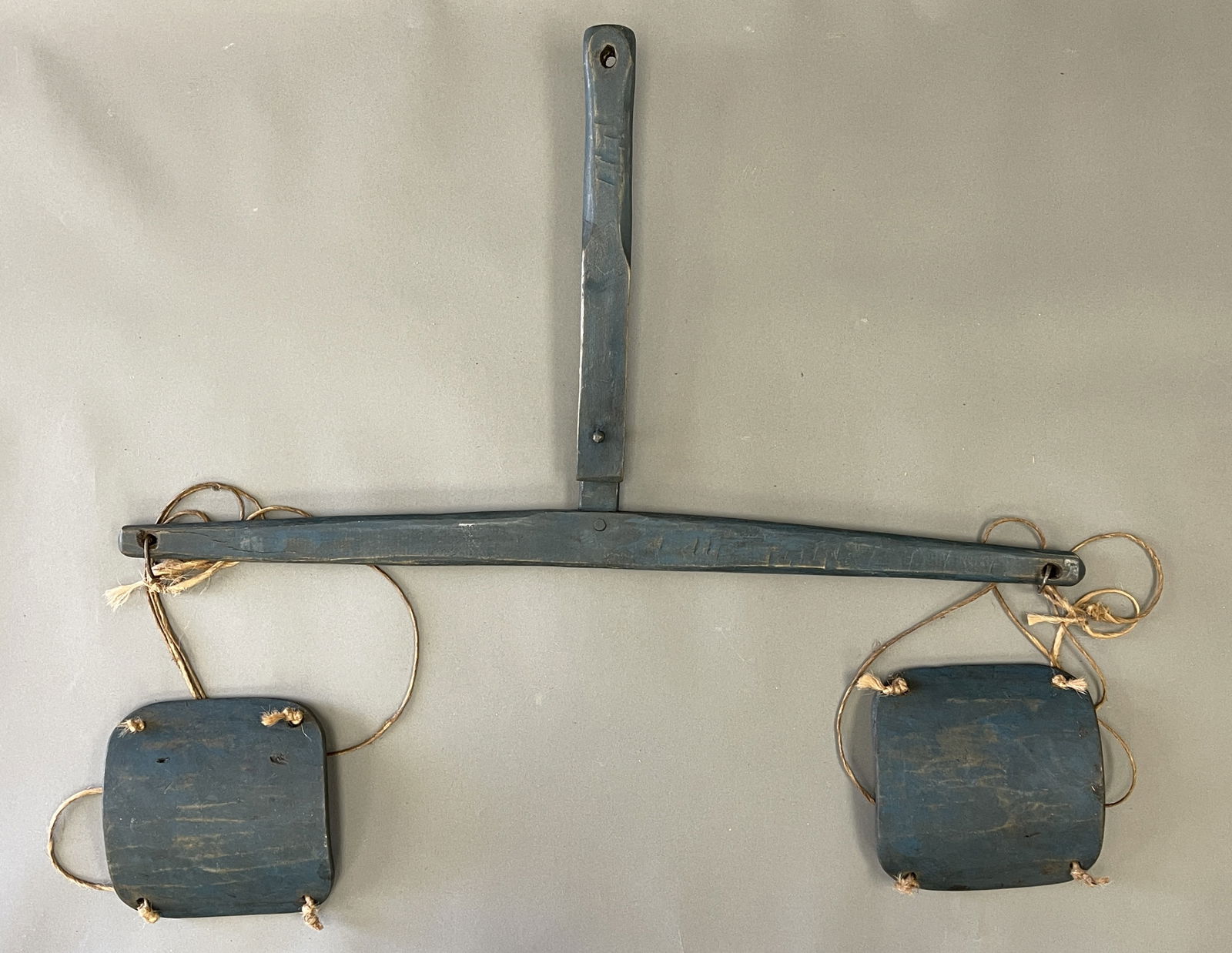 WOODEN BUTTER SCALE IN FRENCH BLUE PAINT: WOODEN BUTTER SCALE IN FRENCH BLUE PAINT