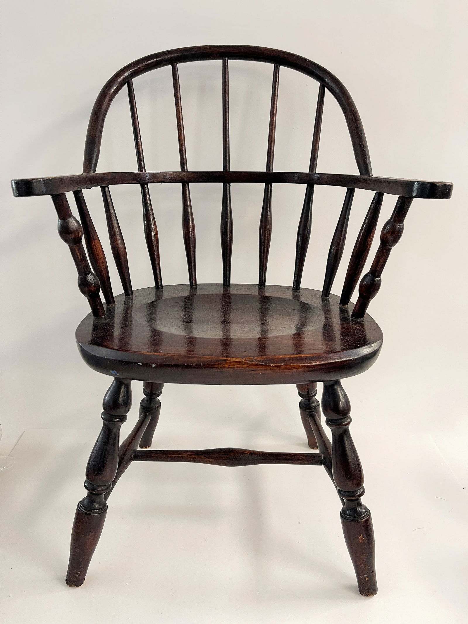 EARLY CHILD'S SACK BACK WINDSOR ARMCHAIR: EARLY CHILD'S SACK BACK WINDSOR ARMCHAIR 19TH C SINGLE