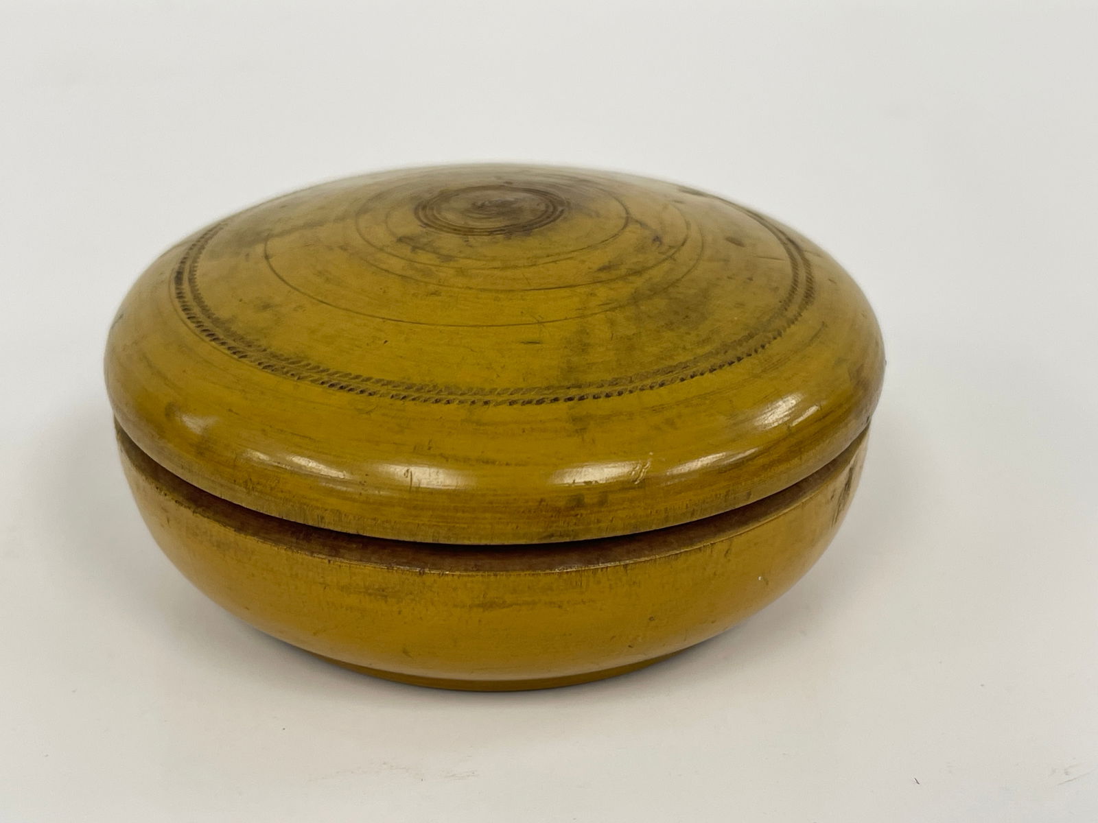 CHROME YELLOW SHAKER COMPACT: CHROME YELLOW SHAKER COMPACT MID 19TH C , HARDWOOD , ORIGINAL PAINT, MIRROR PLATE AND TIN POWDER INSERT