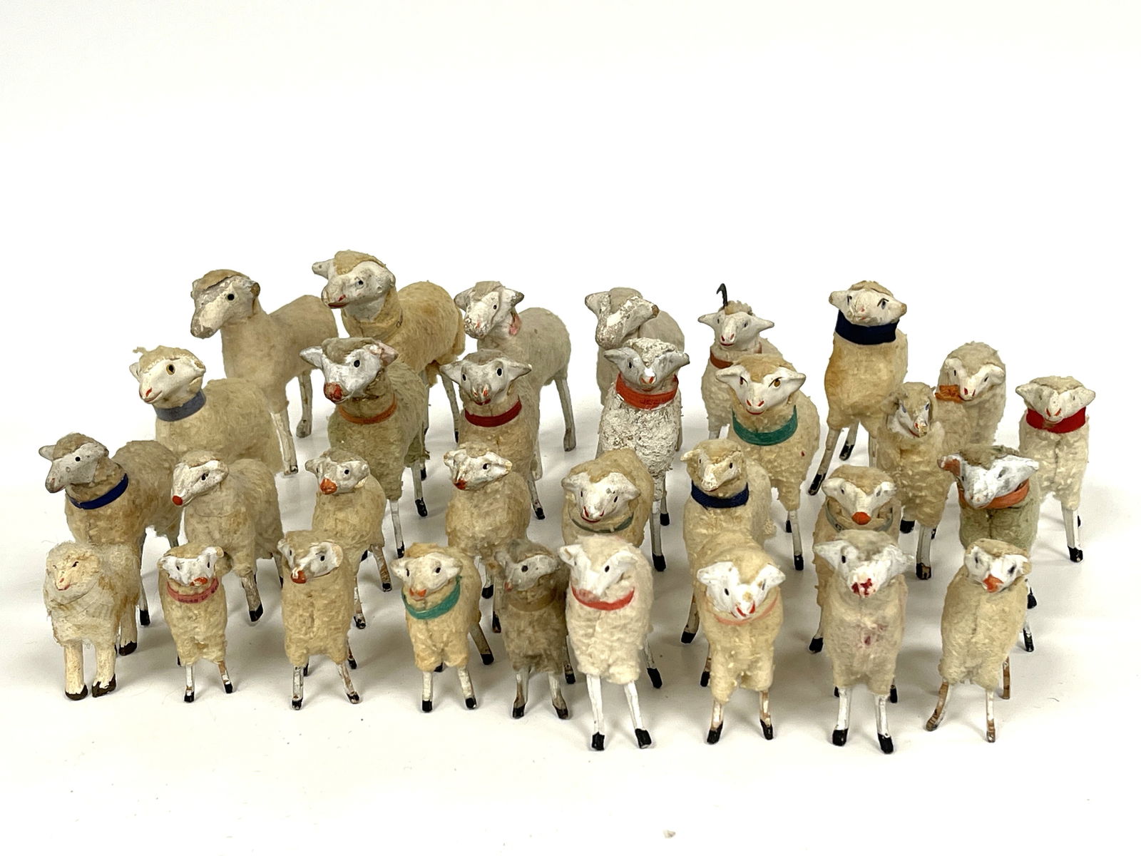 GROUPING OF 30+ PUTZ LAMBS: GROUPING OF 30+ GERMAN PUTZ LAMBS