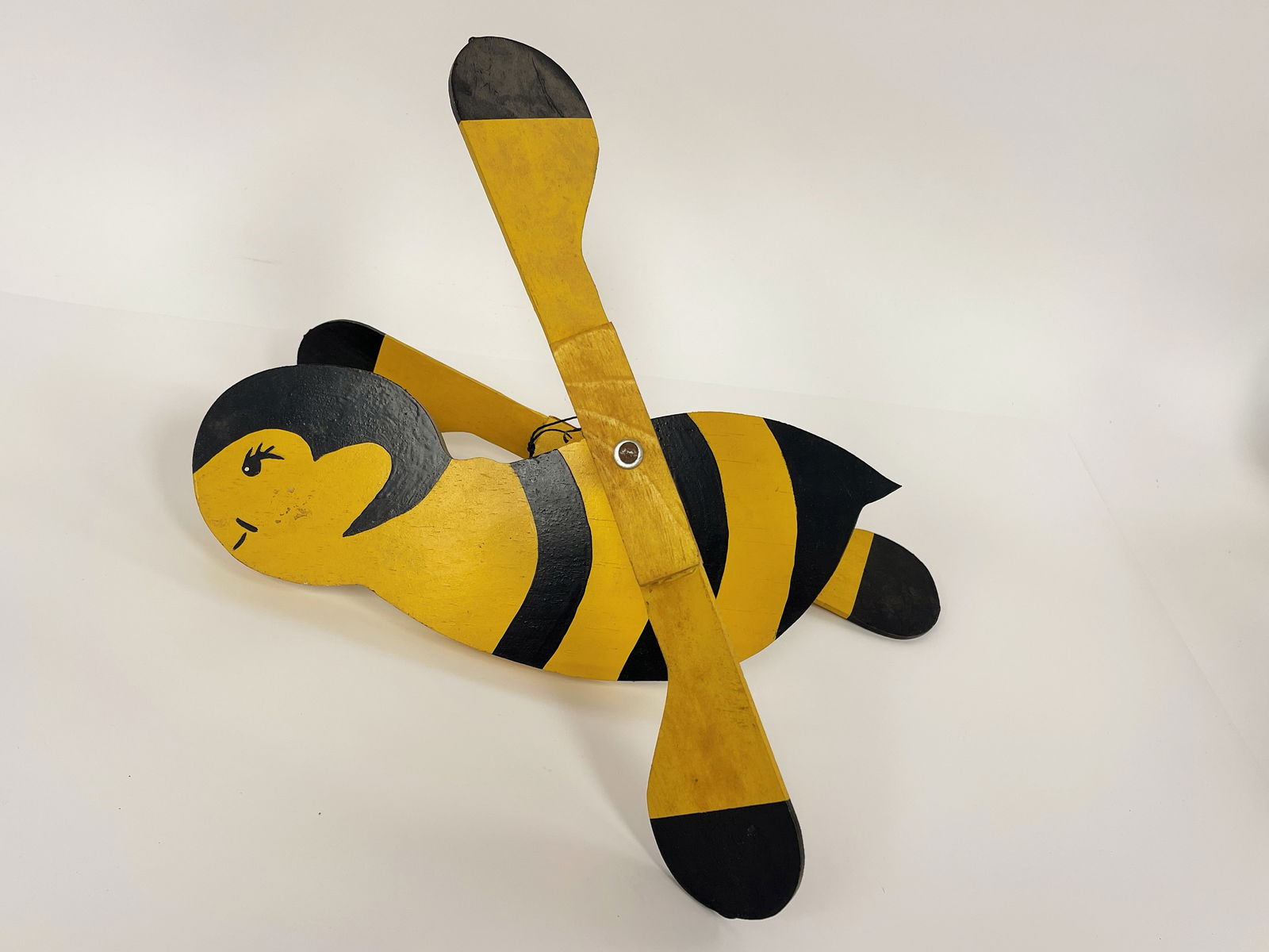 BLACK & YELLOW WHIRLIGIG BUMBLEBEE: BLACK & YELLOW WHIRLIGIG BUMBLEBEE