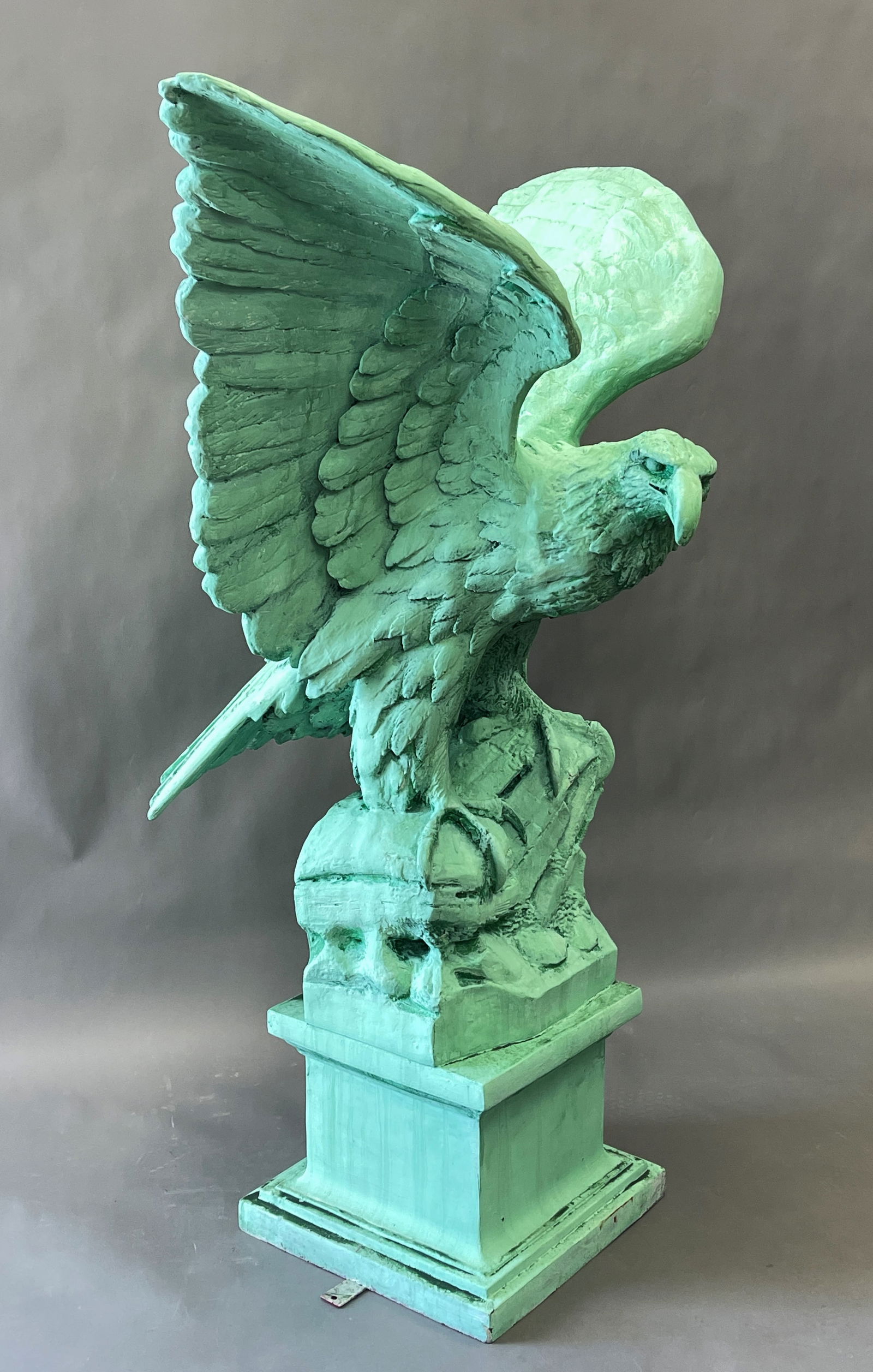 HUGE COMPOSITION VERDIGRIS FINISH STANDING EAGLE WITH WONDERFUL PRESENCE: HUGE COMPOSITION VERDIGRIS FINISH STANDING EAGLE WITH WONDERFUL PRESENCE