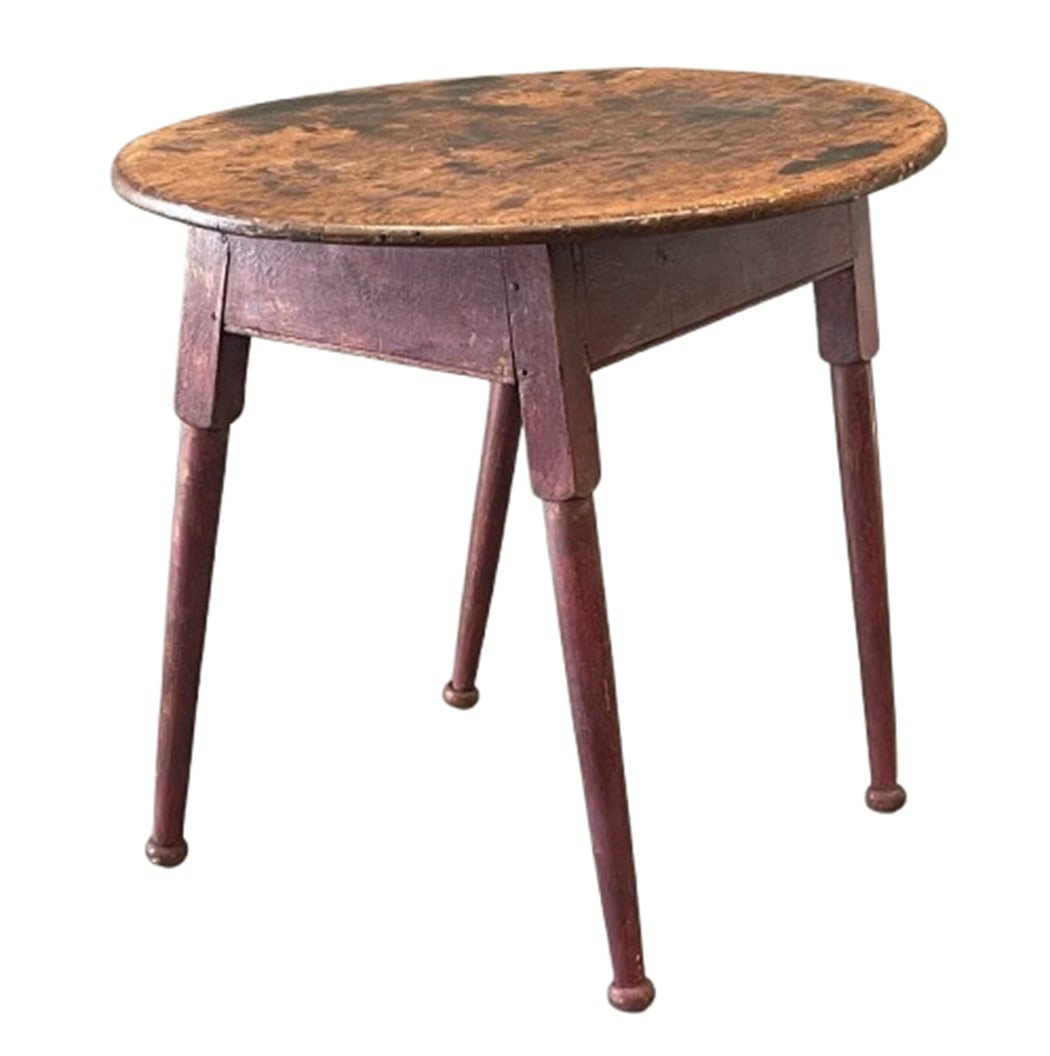 PERIOD AMERICAN QUEEN ANNE OVAL TAP TABLE IN THE OLD RED: PERIOD AMERICAN QUEEN ANNE OVAL TAP TABLE IN THE OLD RED