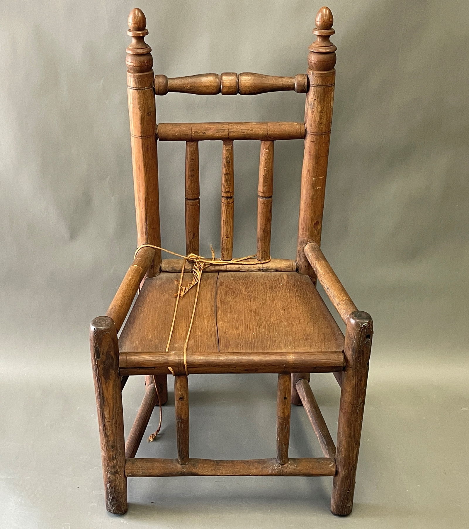 PERIOD 17THC AMERICAN OAK LADIES CHAIR OF INTERESTING PROPORTION: PERIOD 17THC AMERICAN OAK LADIES CHAIR OF INTERESTING PROPORTION