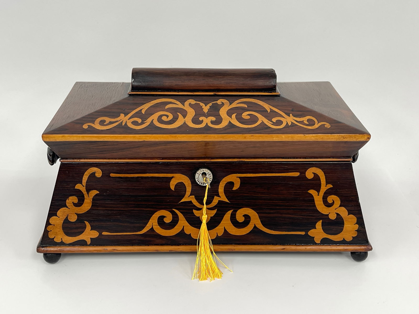 LARGE SCOTTISH TEA CADDY ROSEWOOD & SATINWOOD WITH SARCOPHAGUS FORM (1 of 8)