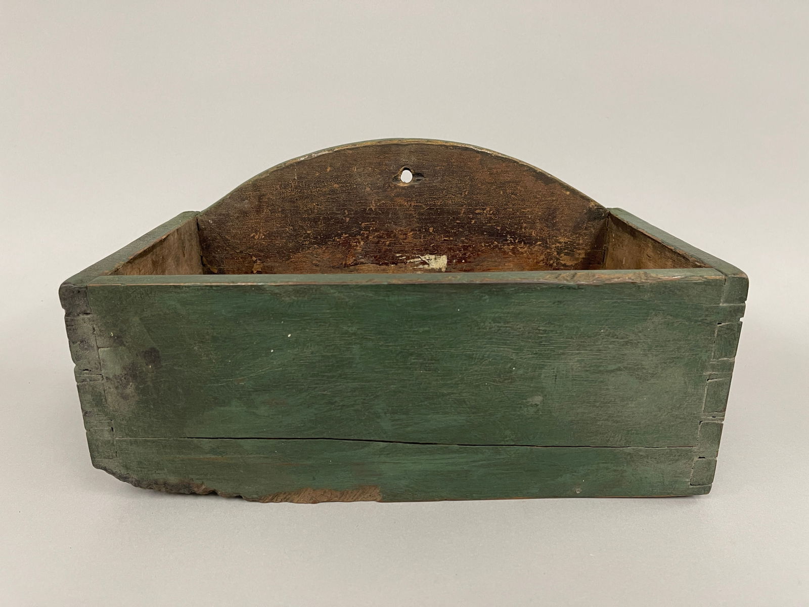 GREEN PAINTED HANGING ARCH TOP CANDLE OR WALL BOX: GREEN PAINTED HANGING ARCH TOP CANDLE OR WALL BOX