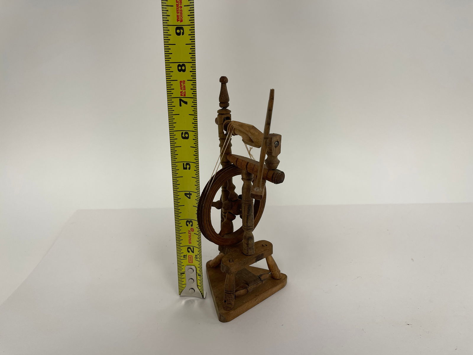 MINIATURE DOLLHOUSE OR SAMPLE UPRIGHT SPINNING WHEEL (1 of 3)