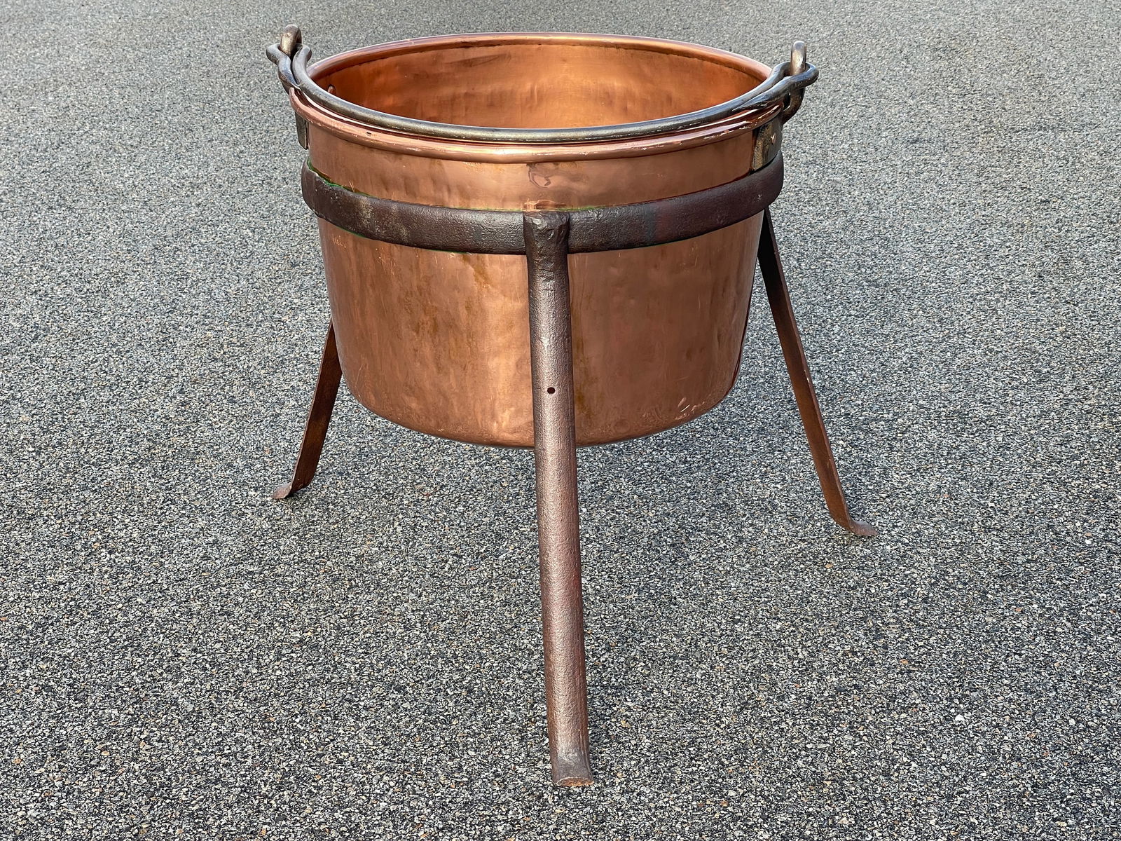 COPPER APPLE BUTTER POT ON STAND (1 of 5)