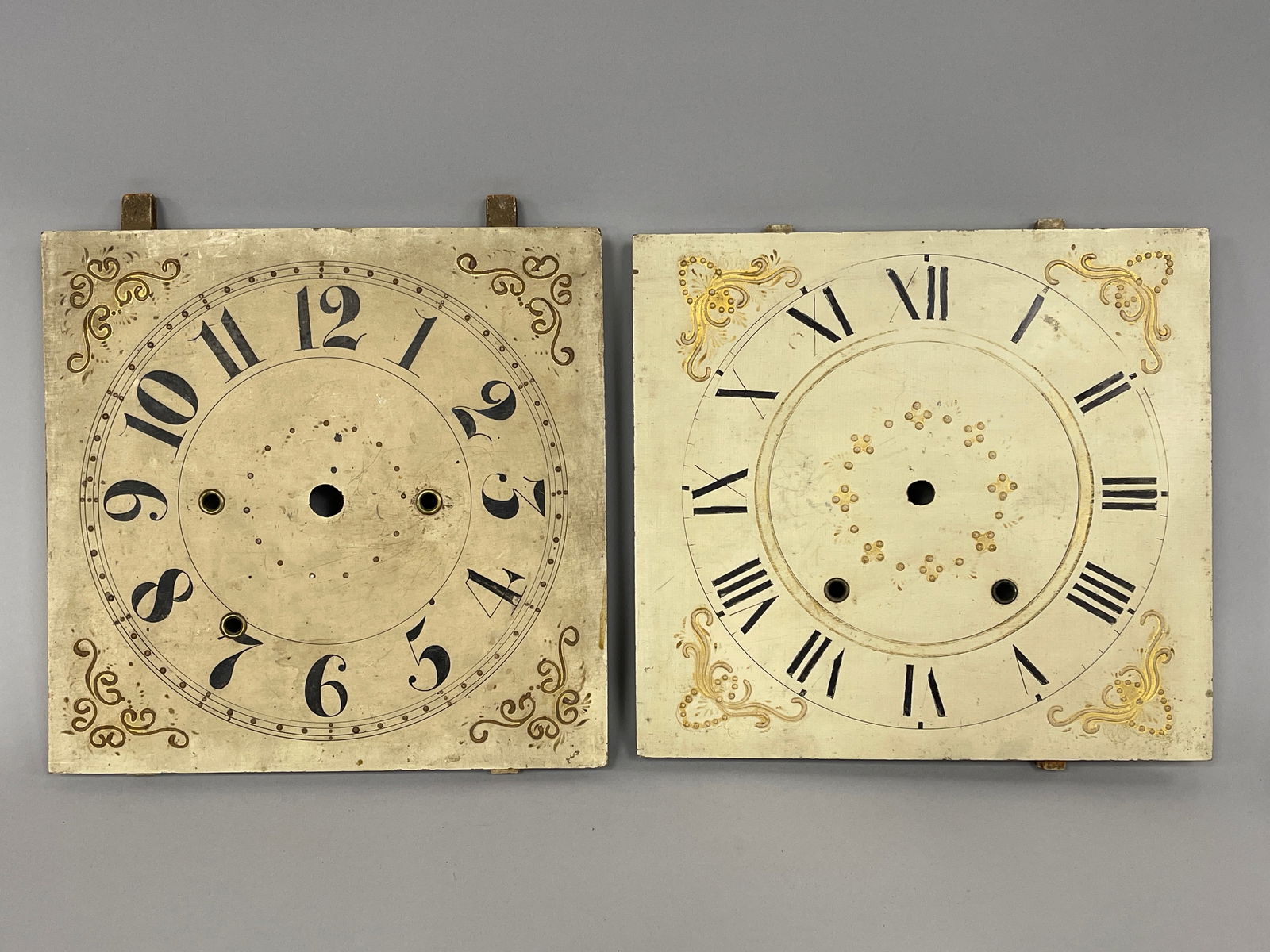 2 AMERICAN WOODEN PAINTED CLOCK FACES IN WONDERFUL CONDITION: 2 AMERICAN WOODEN PAINTED CLOCK FACES IN WONDERFUL CONDITION