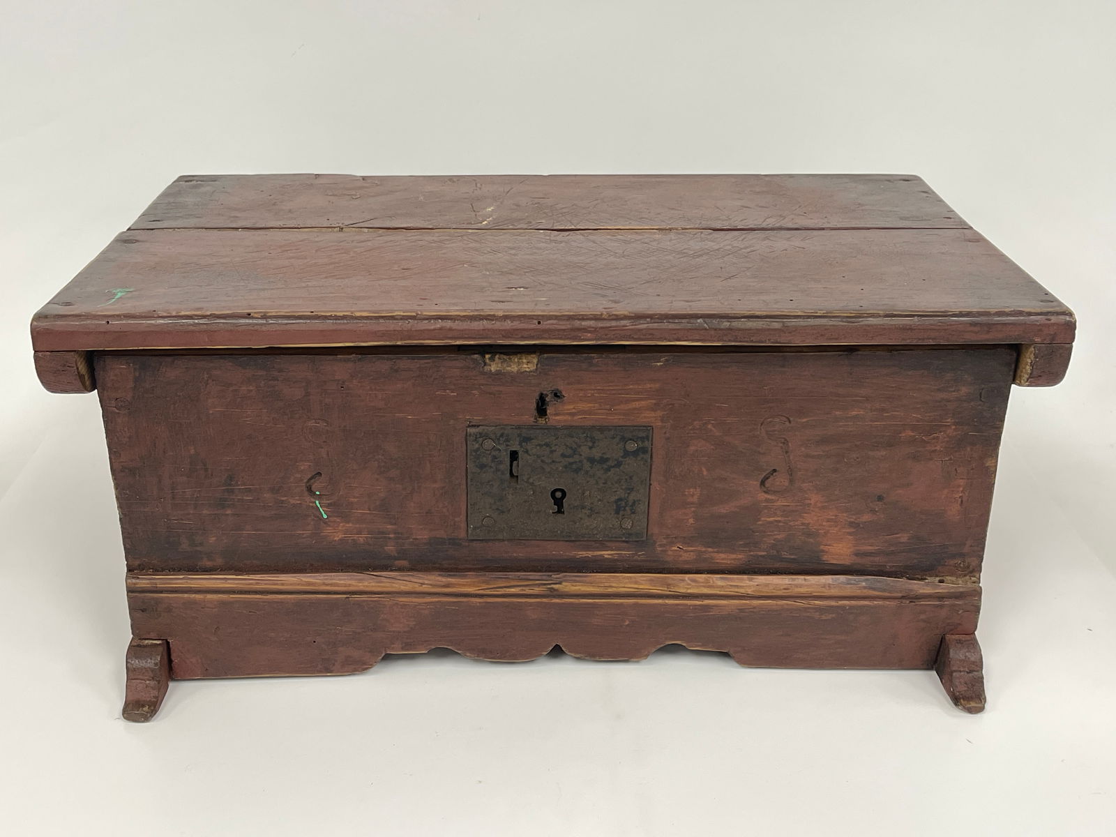 EARLY RED PAINTED SHOE FOOT VALUABLES BOX: EARLY RED PAINTED SHOE FOOT VALUABLES BOX