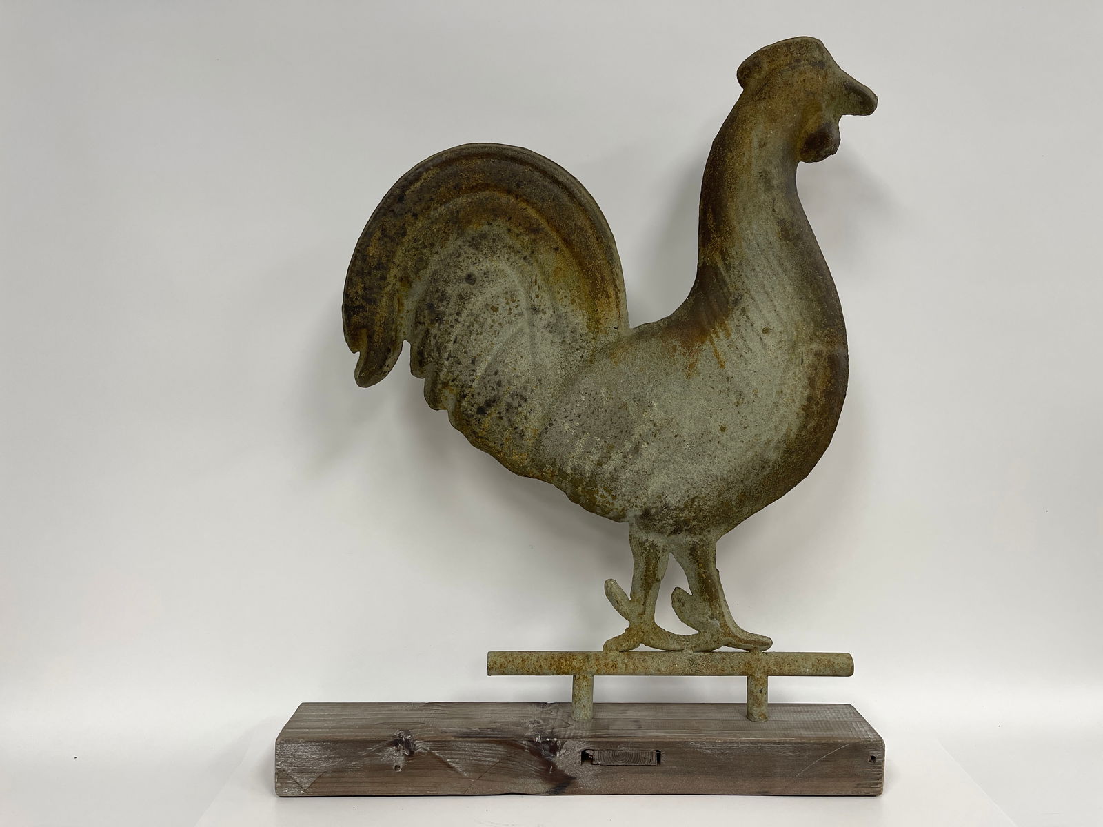 FULL BODIED IRON ROOSTER WEATHERVANE (1 of 4)