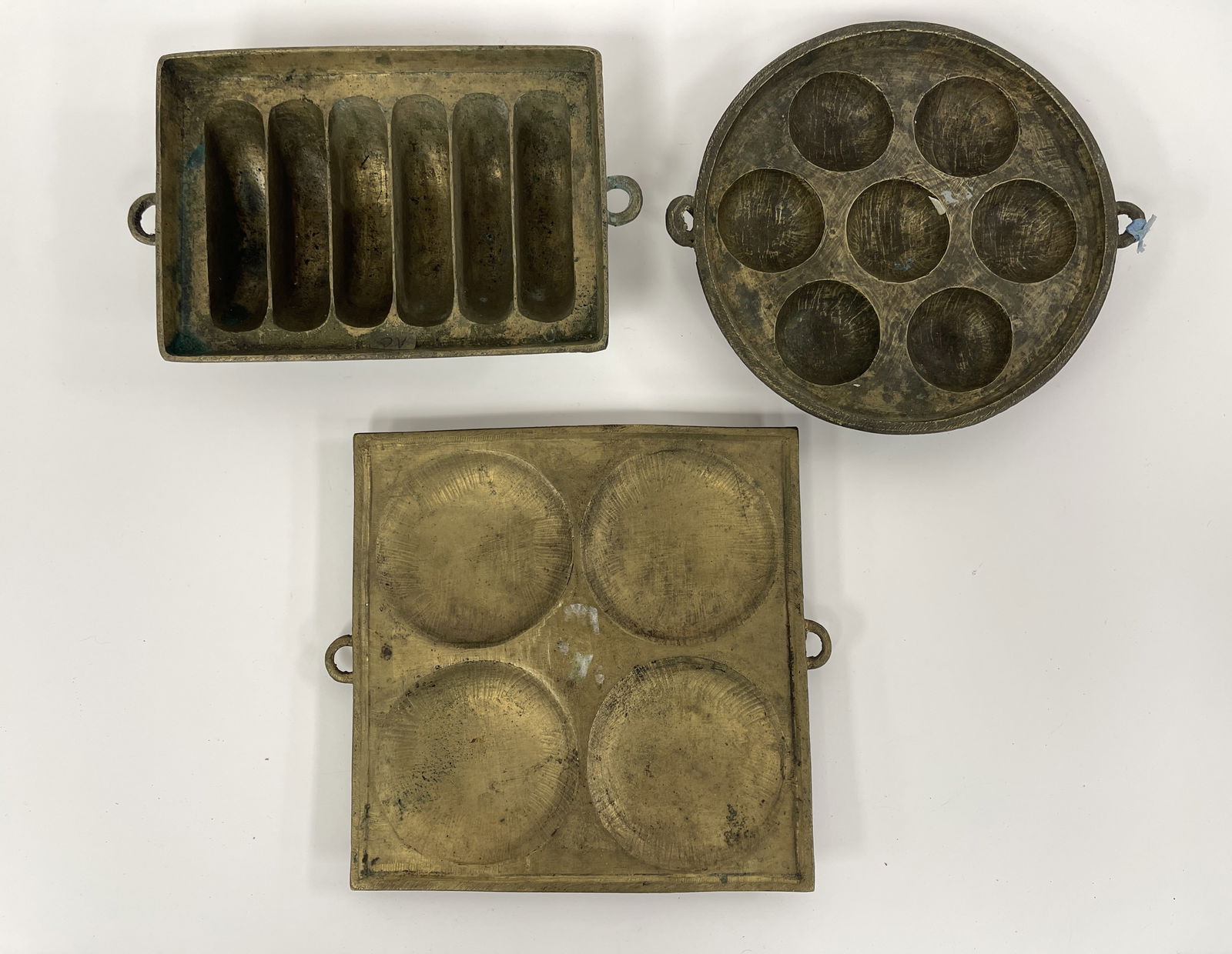 3 BRONZED COOKING PANS W/ COOKIE SHAPES: 3 BRONZED COOKING PANS W/ COOKIE SHAPES