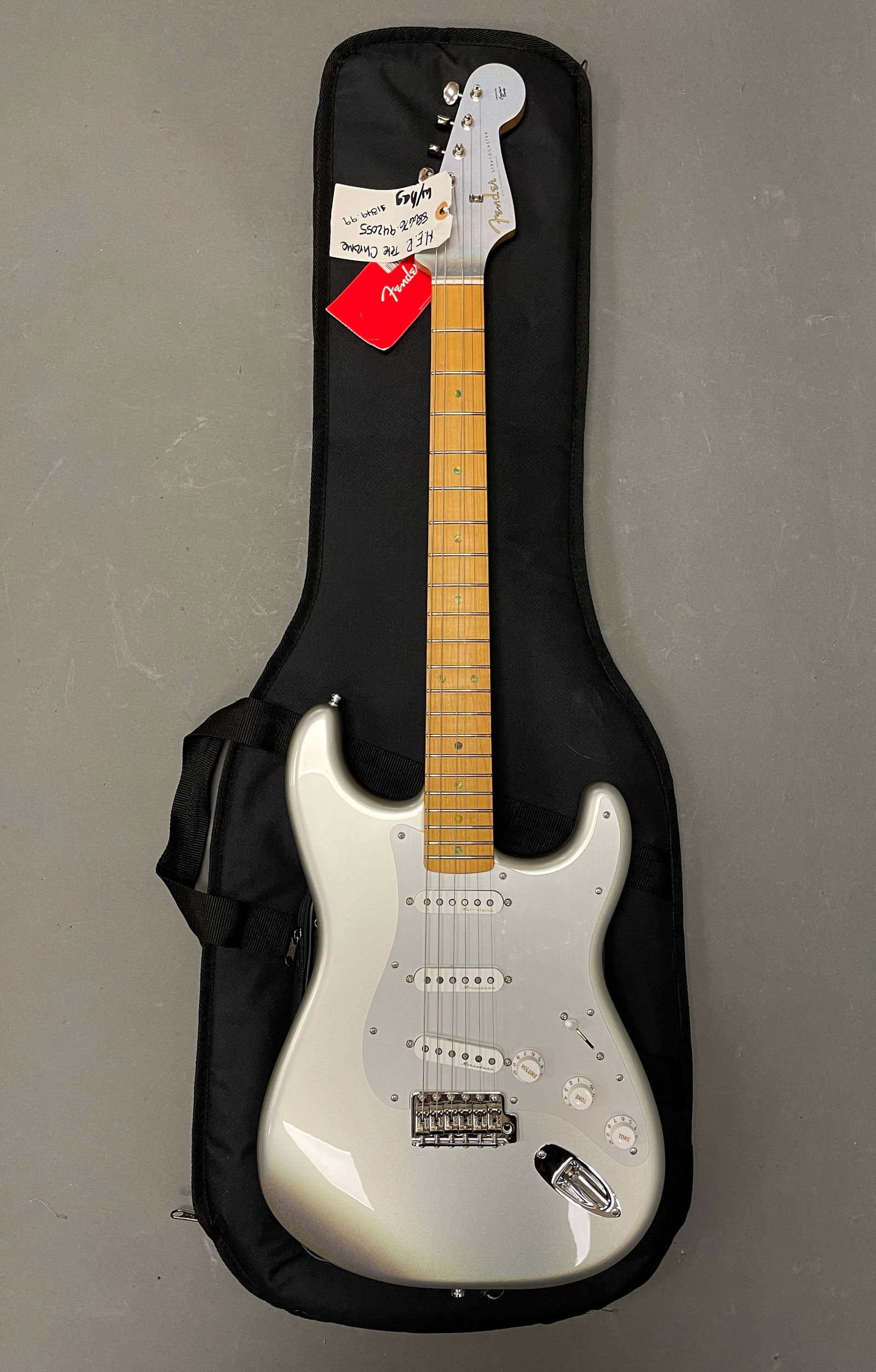 BRAND NEW FENDER STRATOCASTER GUITAR (1 of 4)