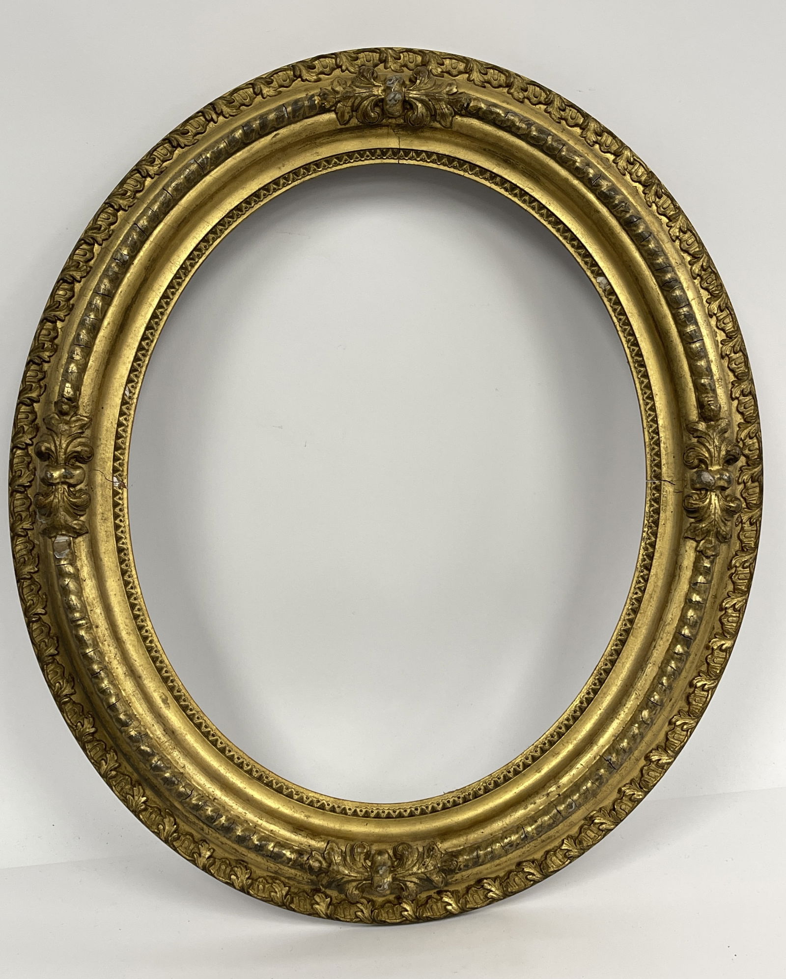 OVAL PICTURE FRAME GOLD GILT OVER RELIEF (1 of 4)