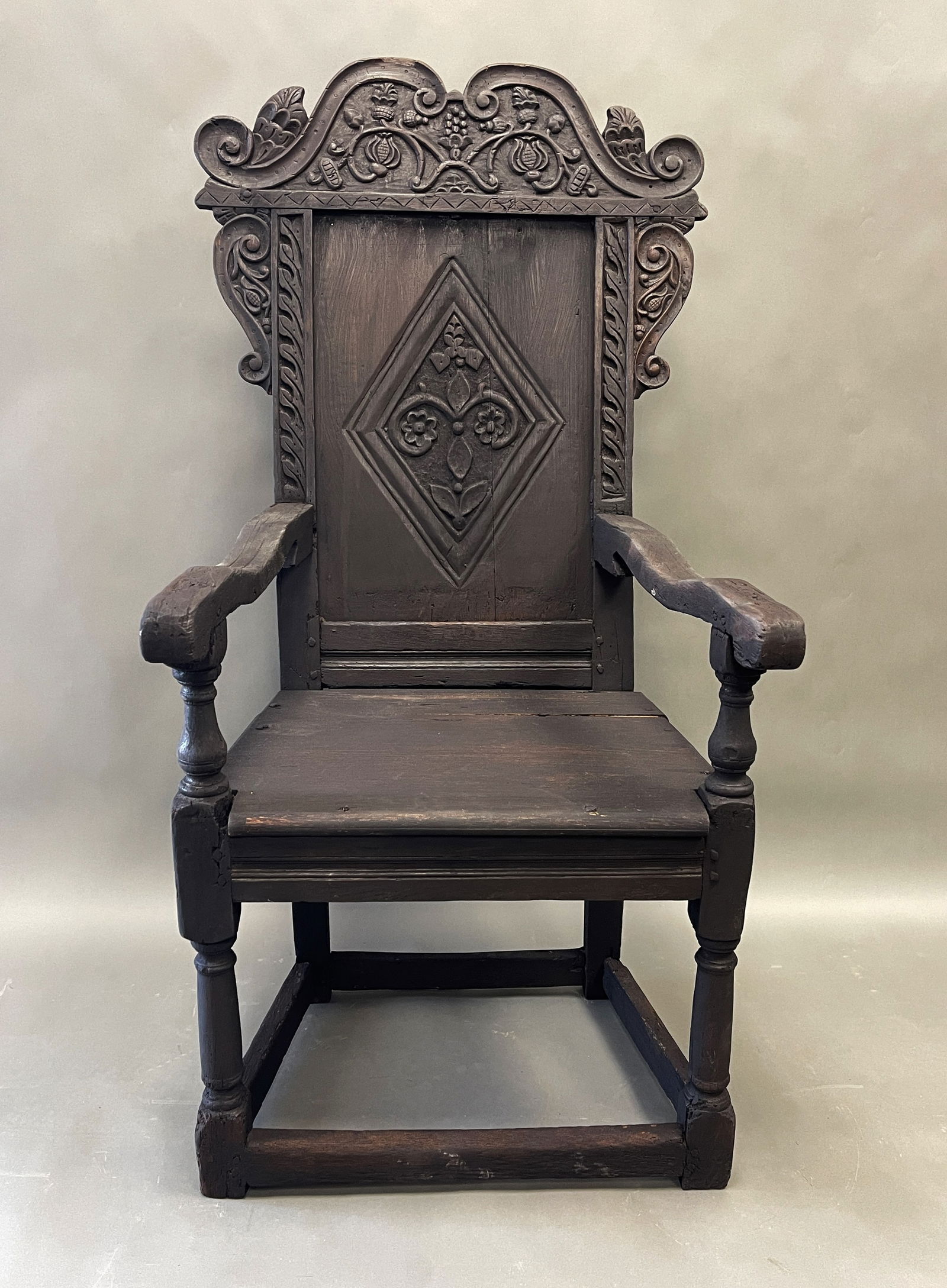 A CHARLES I OAK WAINSCOT CHAIR (1 of 7)