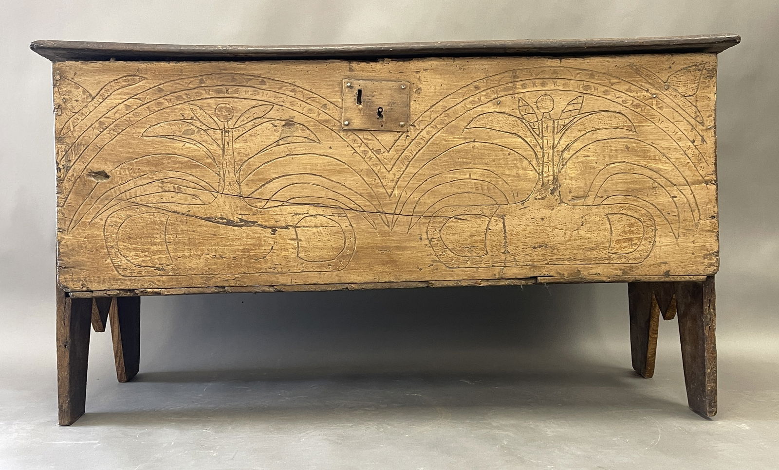 SIX BOARD PAINTED ENGLISH OAK CHEST (1 of 7)