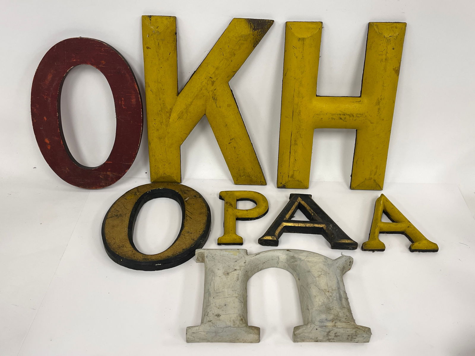 GROUPING OF PAINTED LETTERS: GROUPING OF PAINTED LETTERS