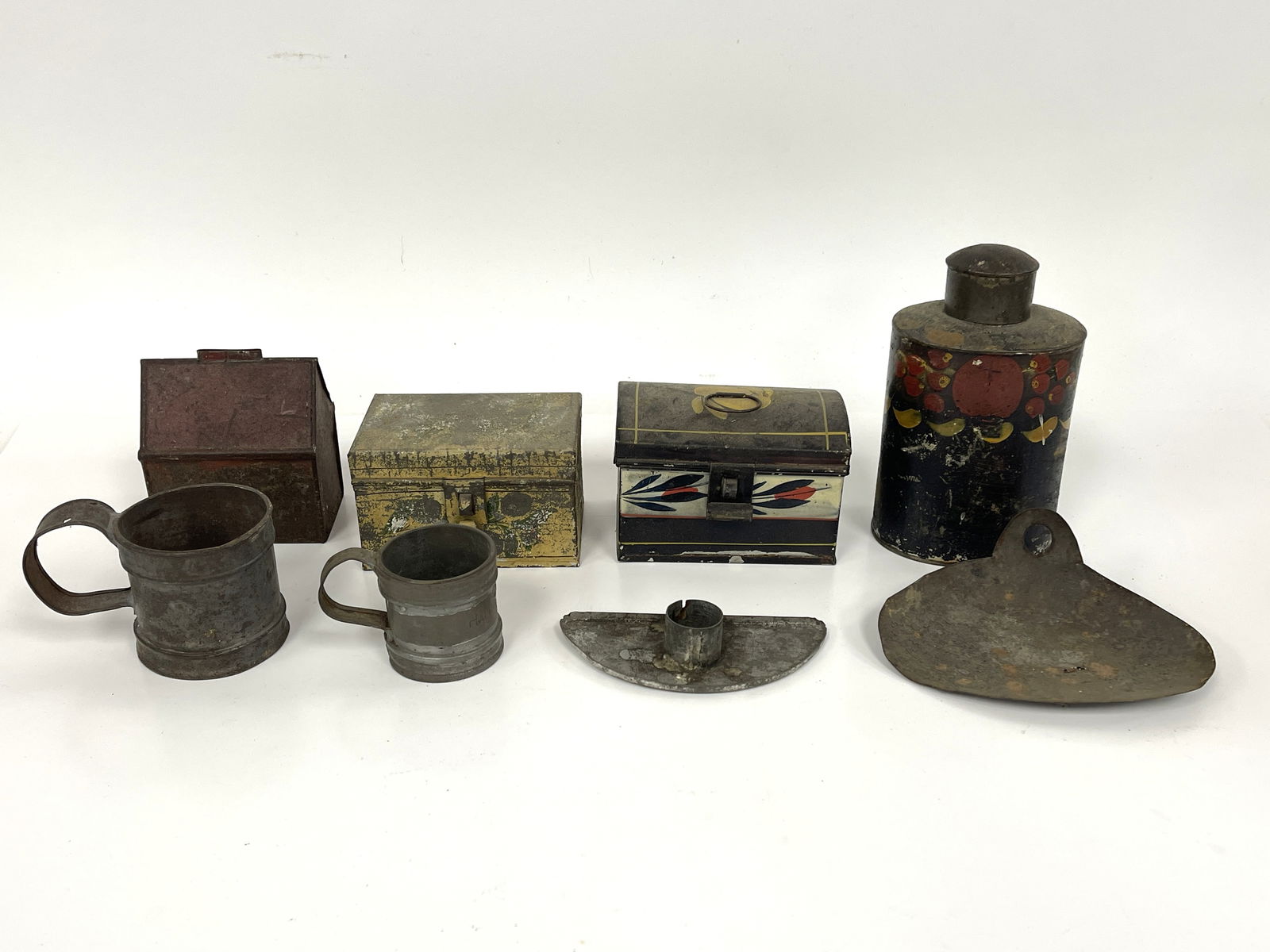 GROUPING OF MISC. TINWARE (1 of 3)