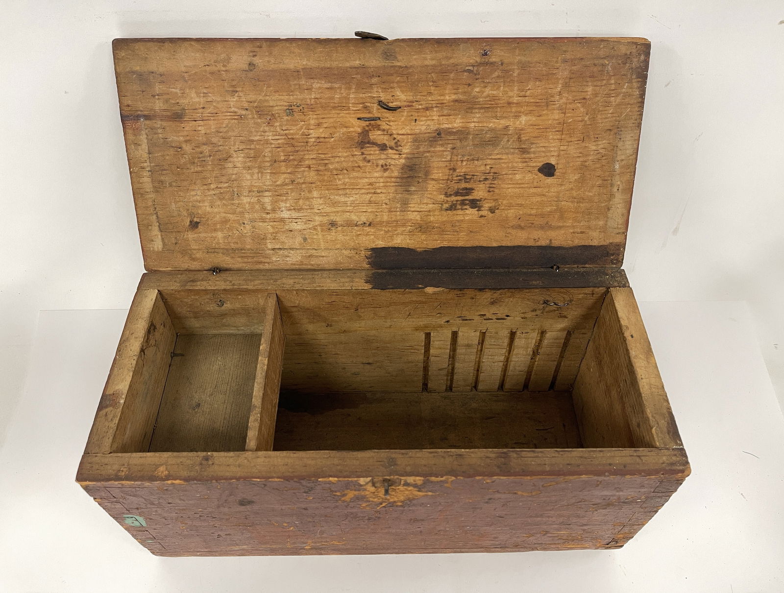 SMALL RED PAINTED BOX - 4