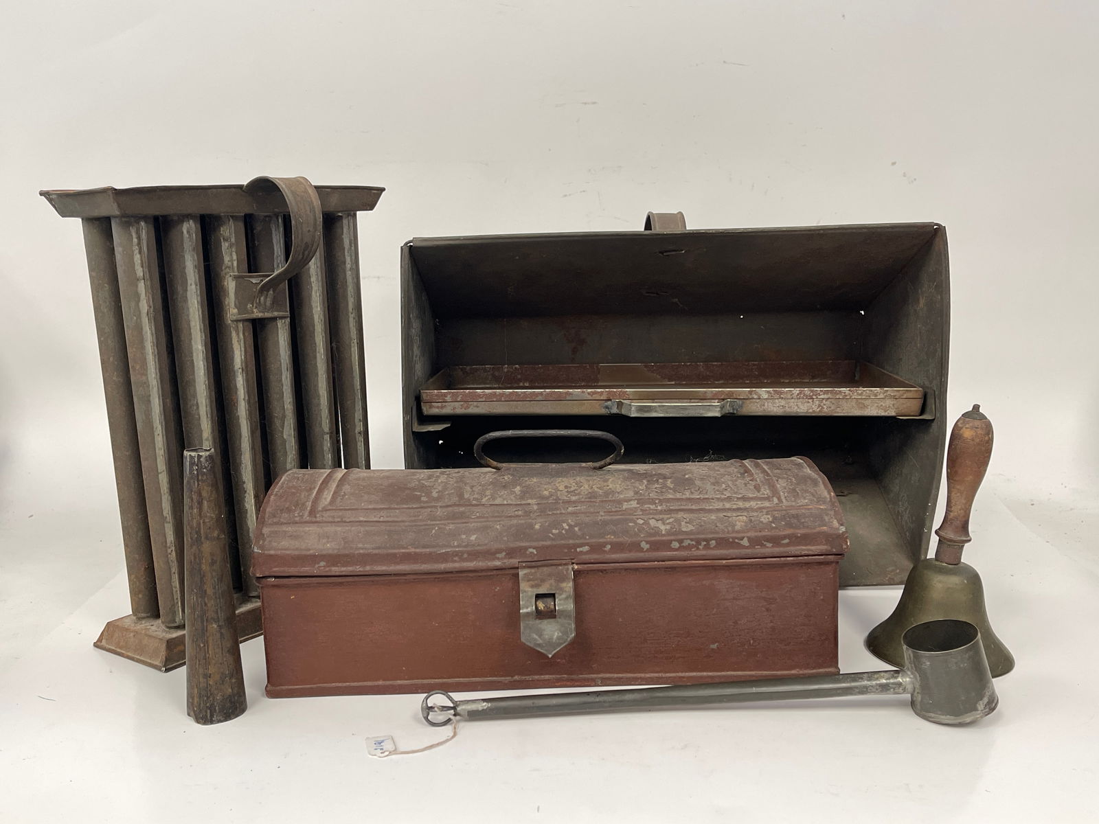 MISC GROUPING OF TINWARE: MISC GROUPING OF TINWARE