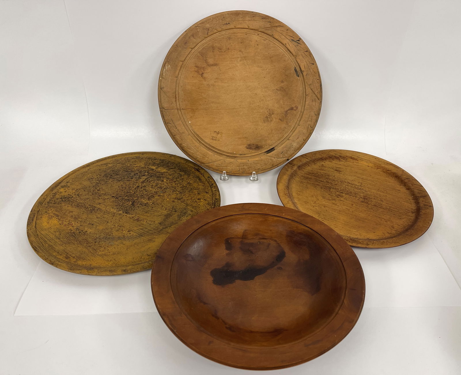 GROUPING OF WOODEN BOWLS, PLATES (1 of 3)