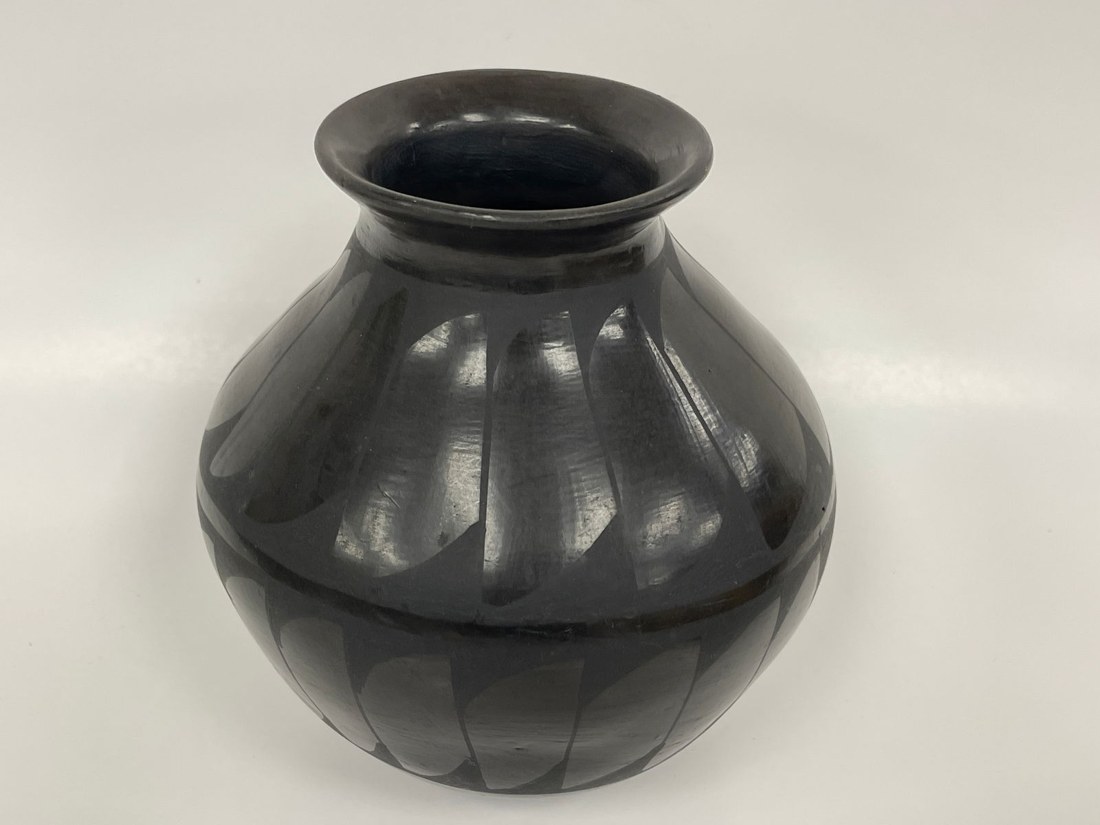 NATIVE AMERICAN BLACKWARE VASE - 2