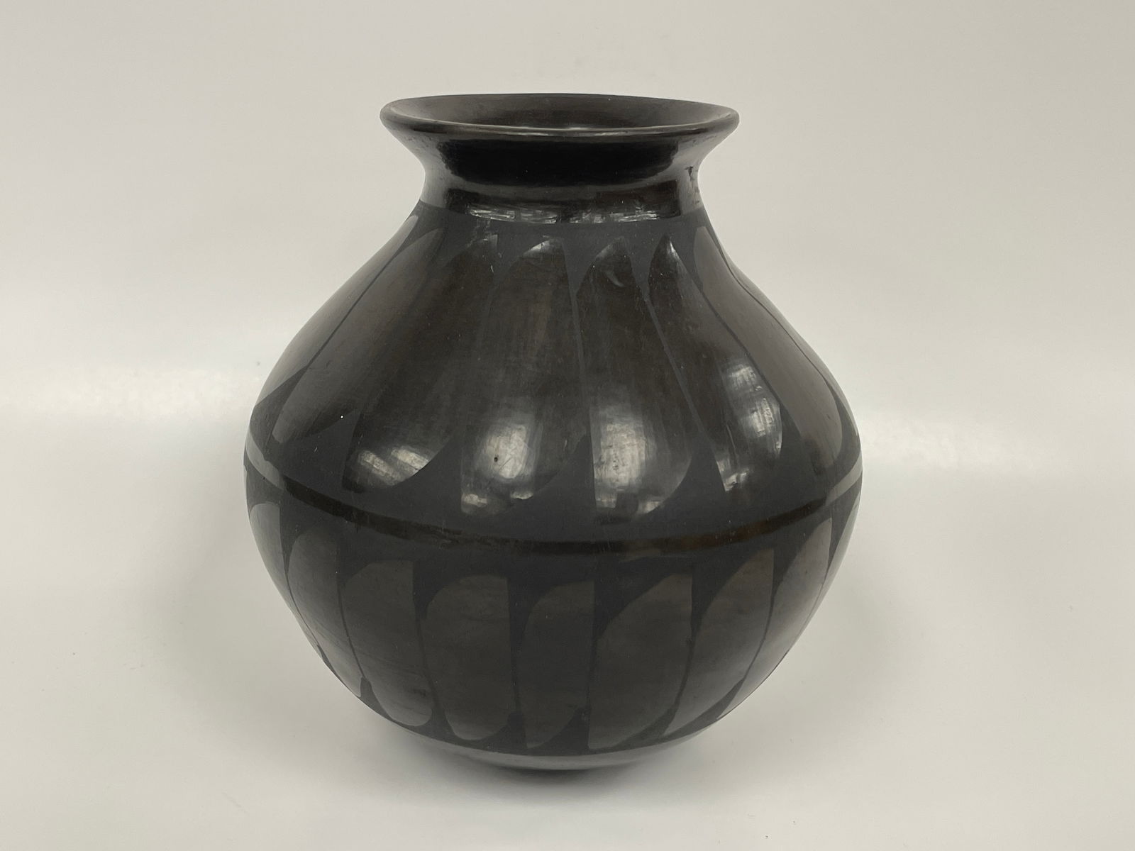NATIVE AMERICAN BLACKWARE VASE - 4