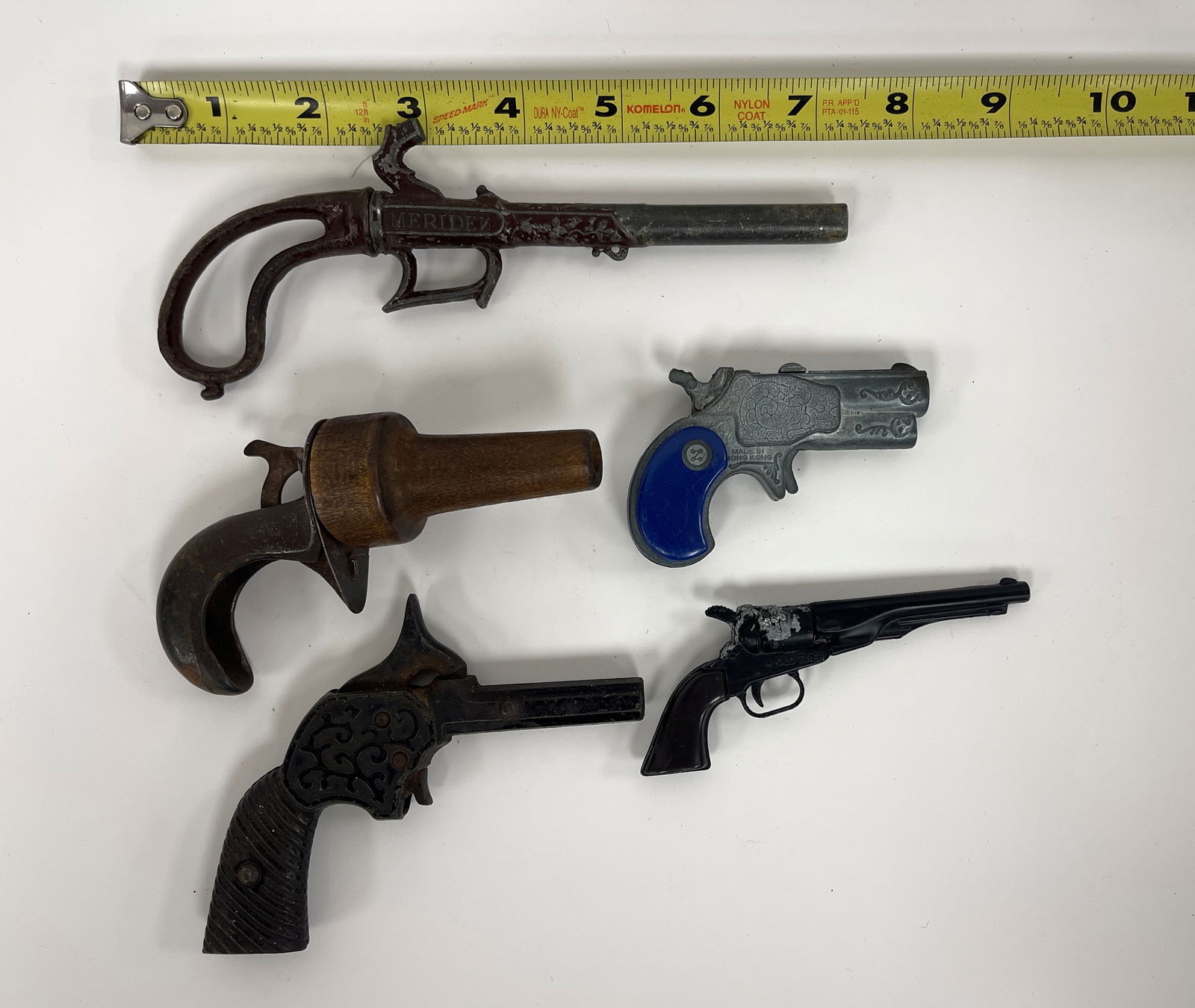 GROUPING OF TOY CAP PISTOLS: GROUPING OF TOY CAP PISTOLS
