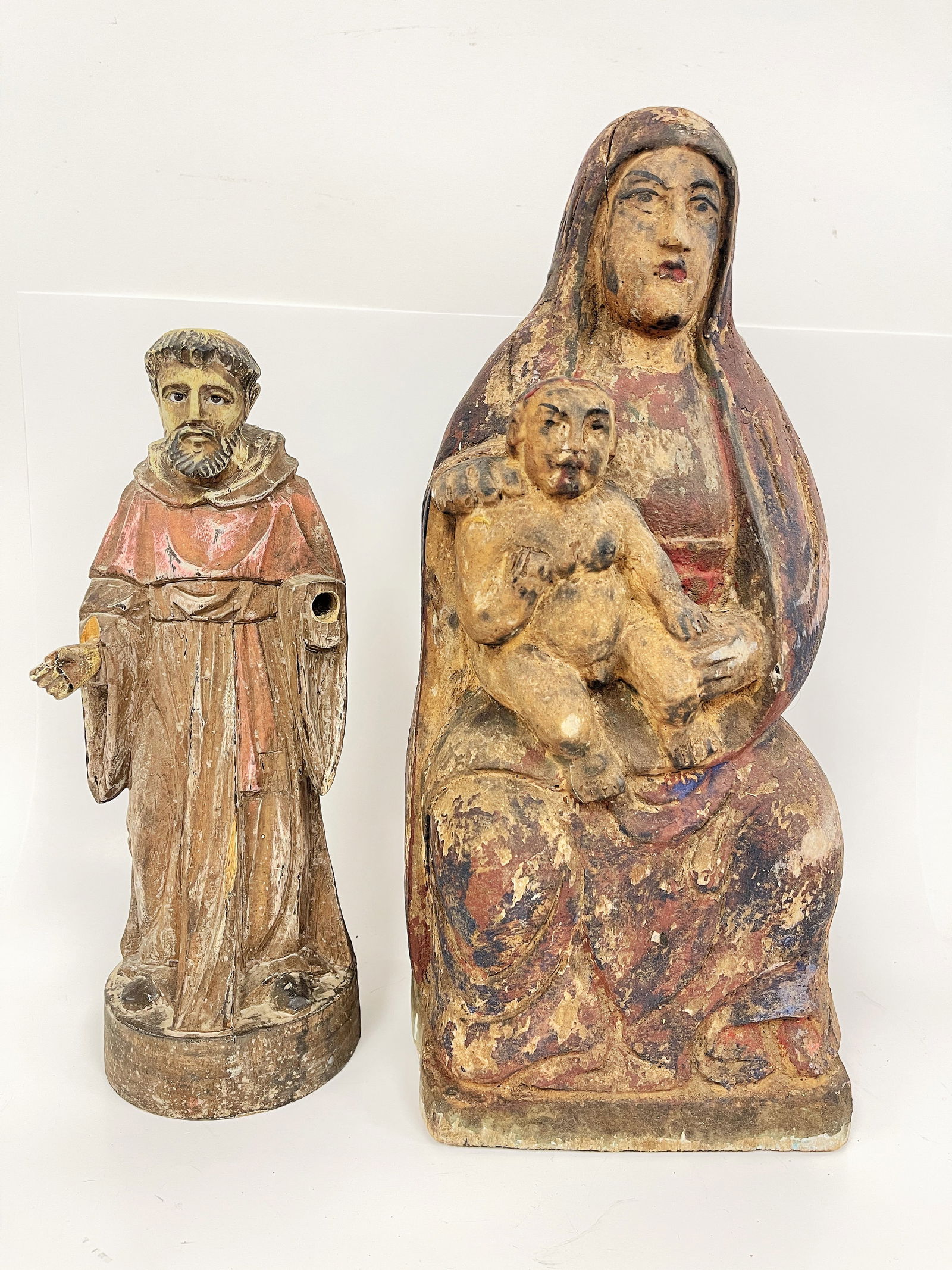 TWO CARVED SANTOS FIGURES: TWO CARVED SANTOS FIGURES