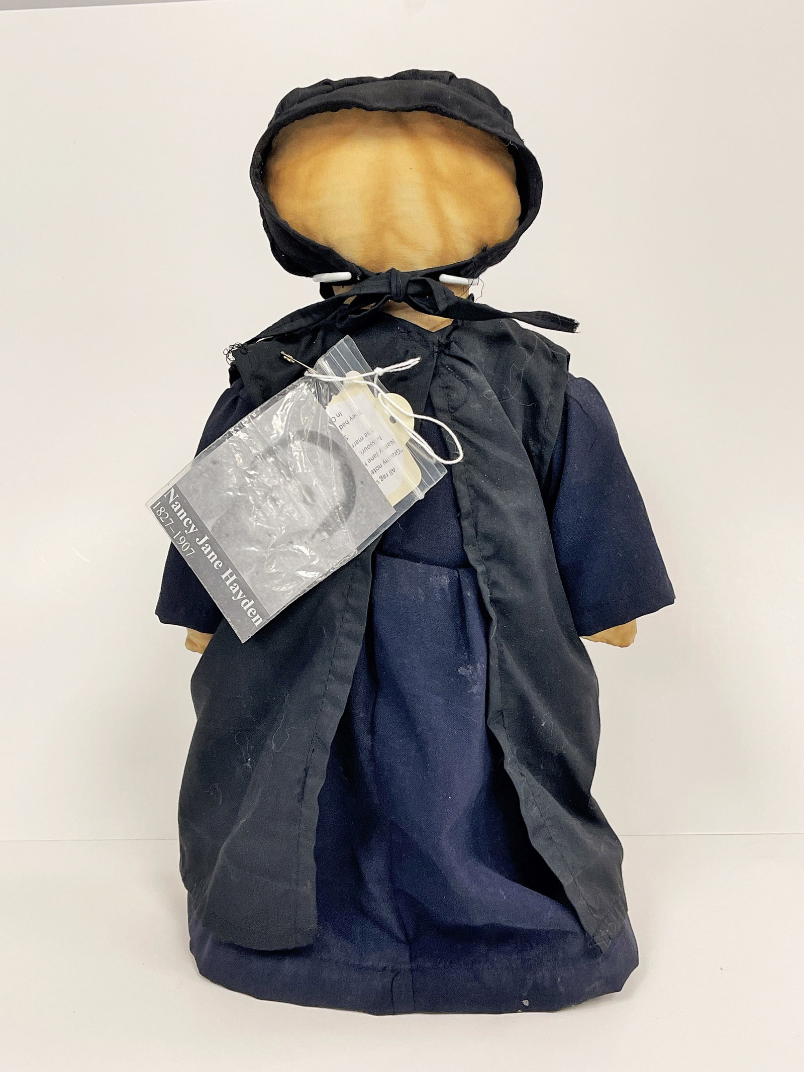 C 1930 MISSOURI AMISH DOLL: C 1930 MISSOURI AMISH DOLL W GRANNY NOTE & MANY LAYERED CLOTHING - 16 1/4" TALL BELONGING TO NANCY JANE HAYDEN WAS BORN ON NOVEMBER 11, 1827