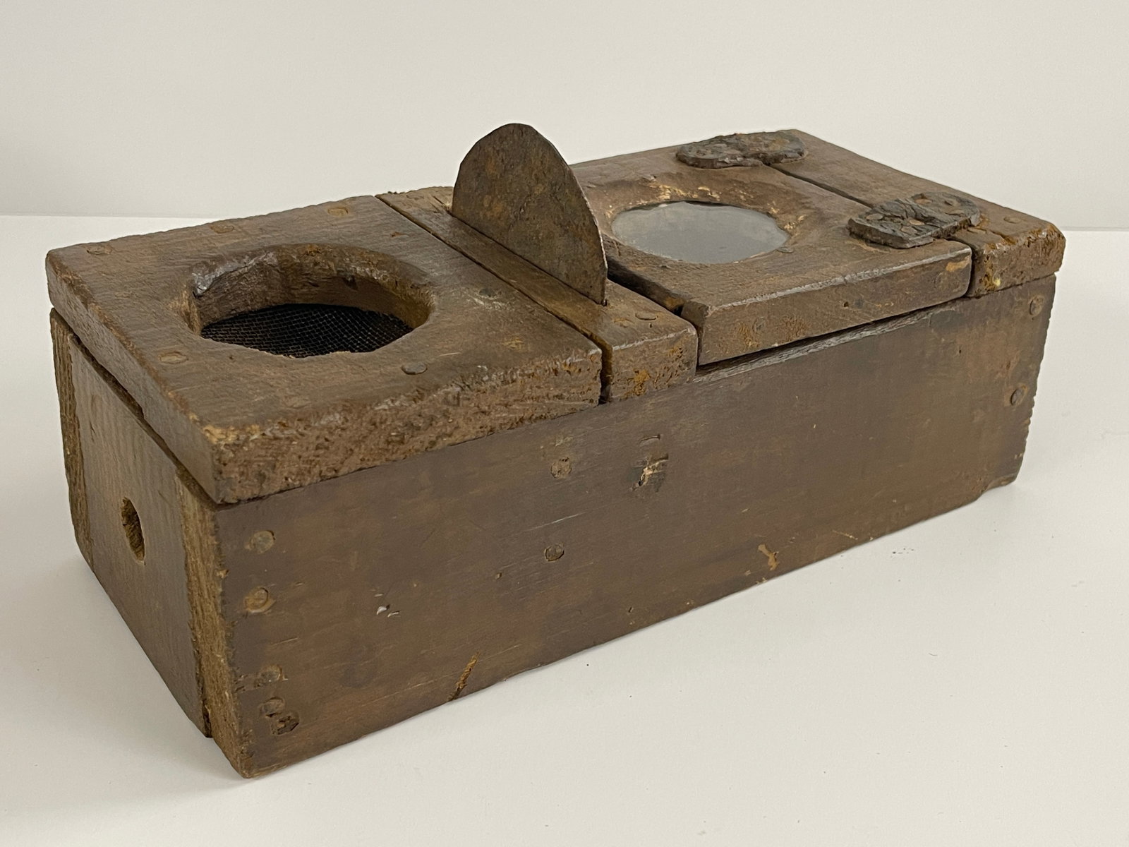 CIRCA 1890 WOODEN BEE BOX: CIRCA 1890 WOODEN BEE BOX, TWO COMPARTMENT,PAINTED, 11 X 5 X 4