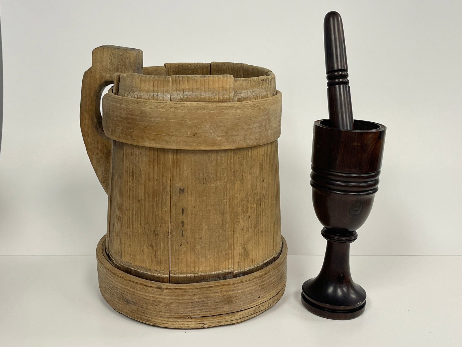 WOODEN PIGGIN, LIGNUM VITAE MORTAR / PESTLE (1 of 4)