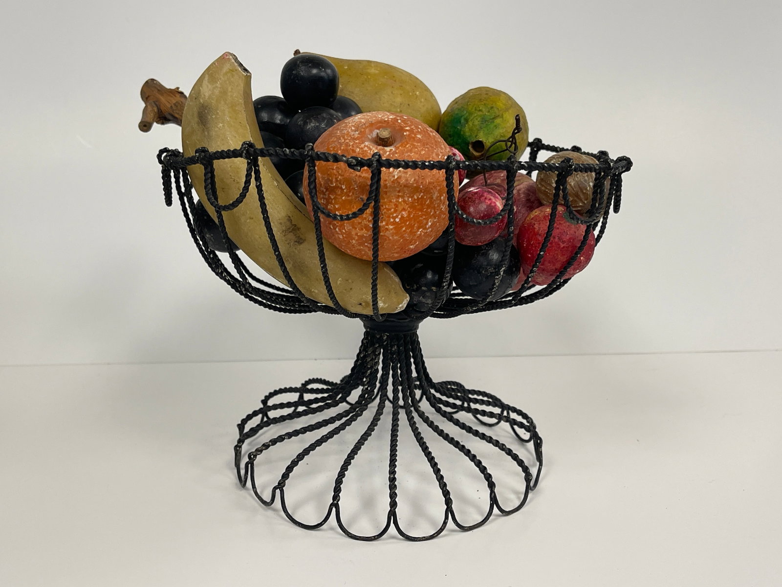 WIRE BASKET WITH STONE FRUIT (1 of 5)