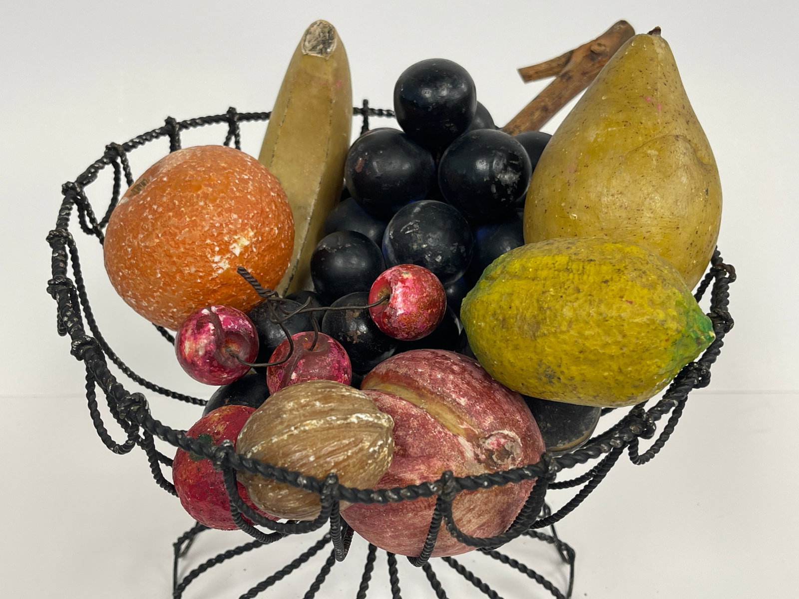 WIRE BASKET WITH STONE FRUIT - 3