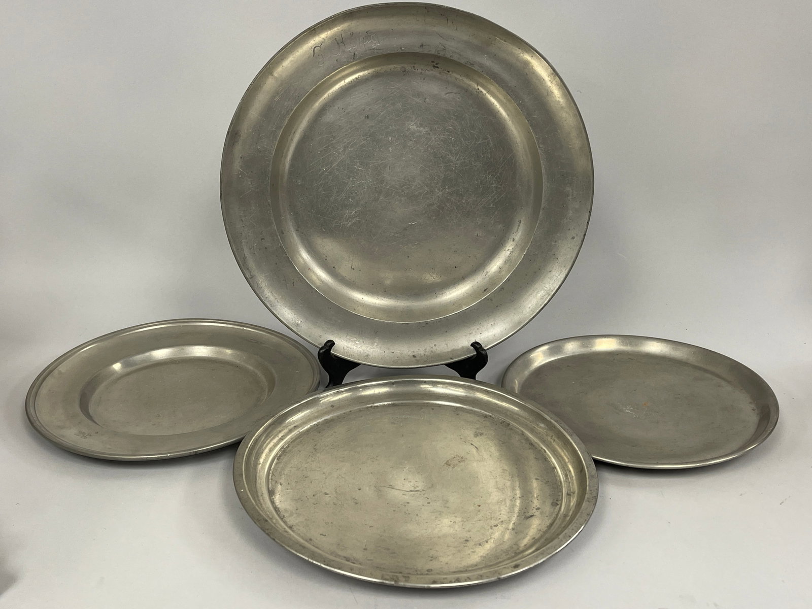 4 PEWTER CHARGERS,ONE MARKED G.KING 1811, THREE OTHER LATER (1 of 5)