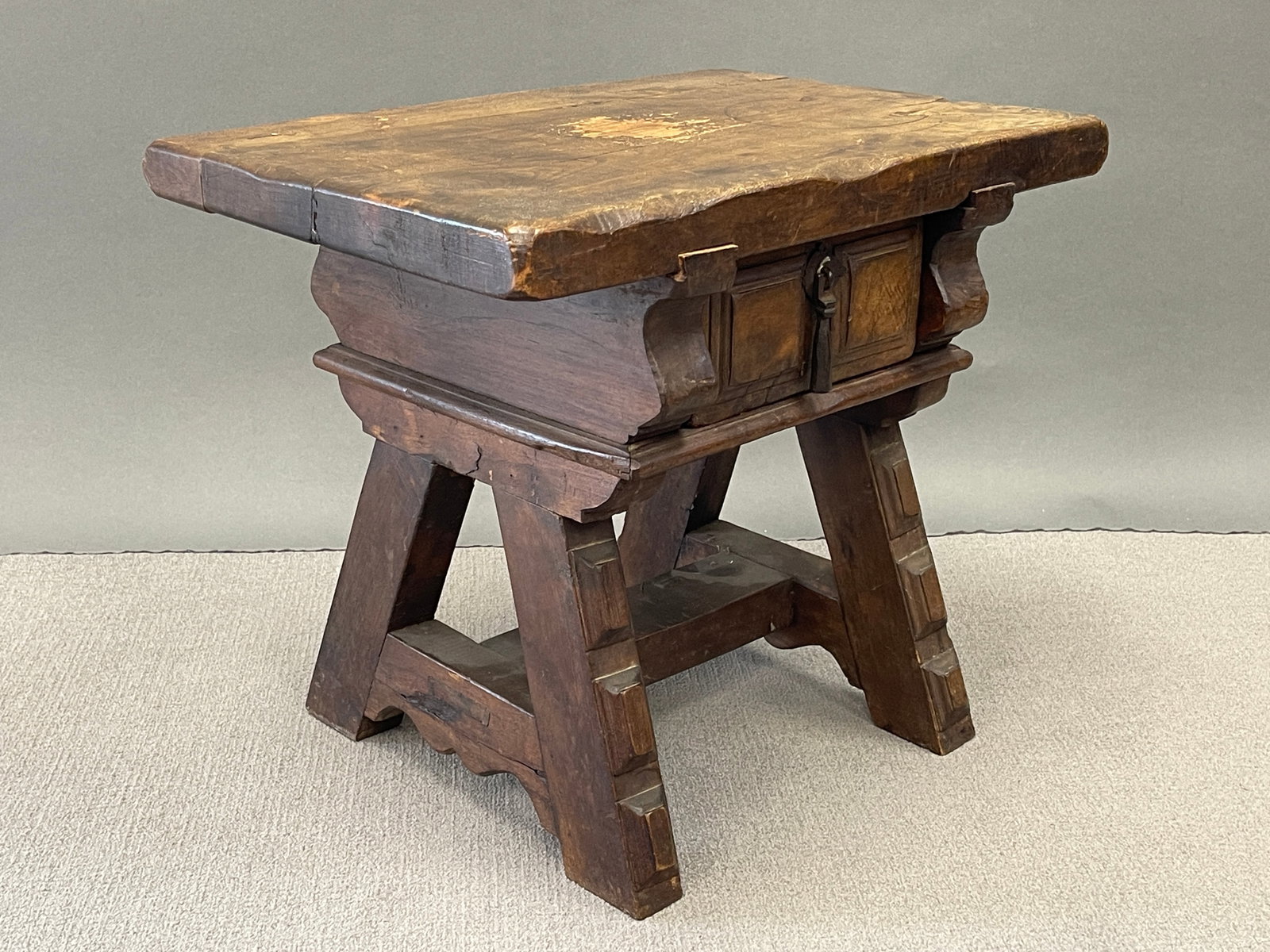 17THC SPLAY LEGGED JOINT STOOL - 3
