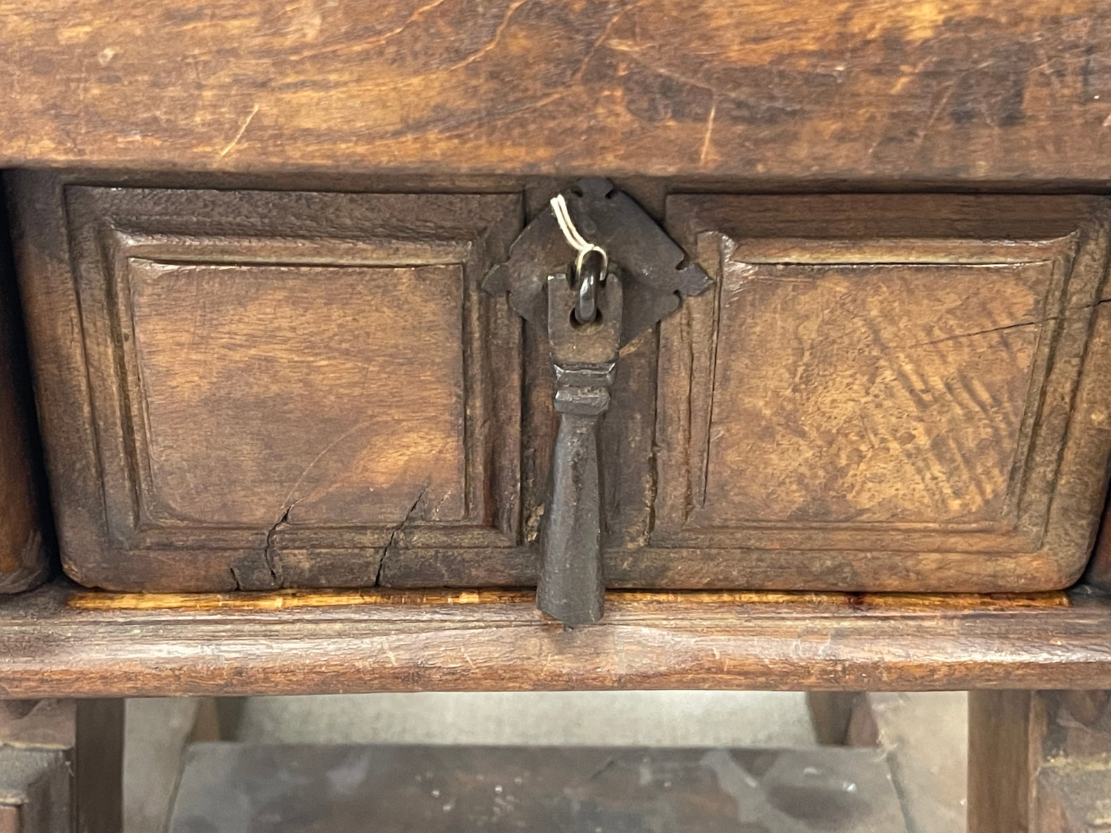 17THC SPLAY LEGGED JOINT STOOL - 7