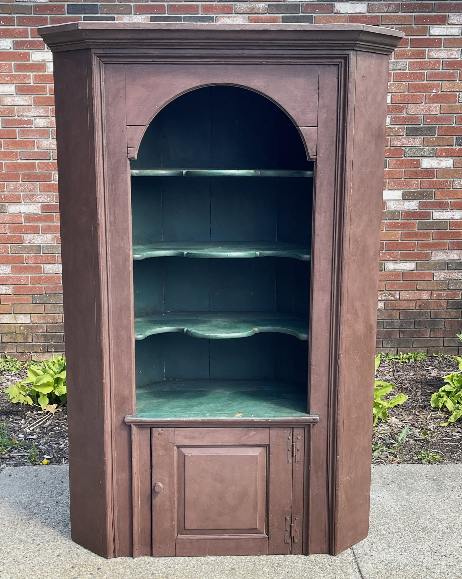 PAINTED ARCHED CORNER CUPBOARD - 2