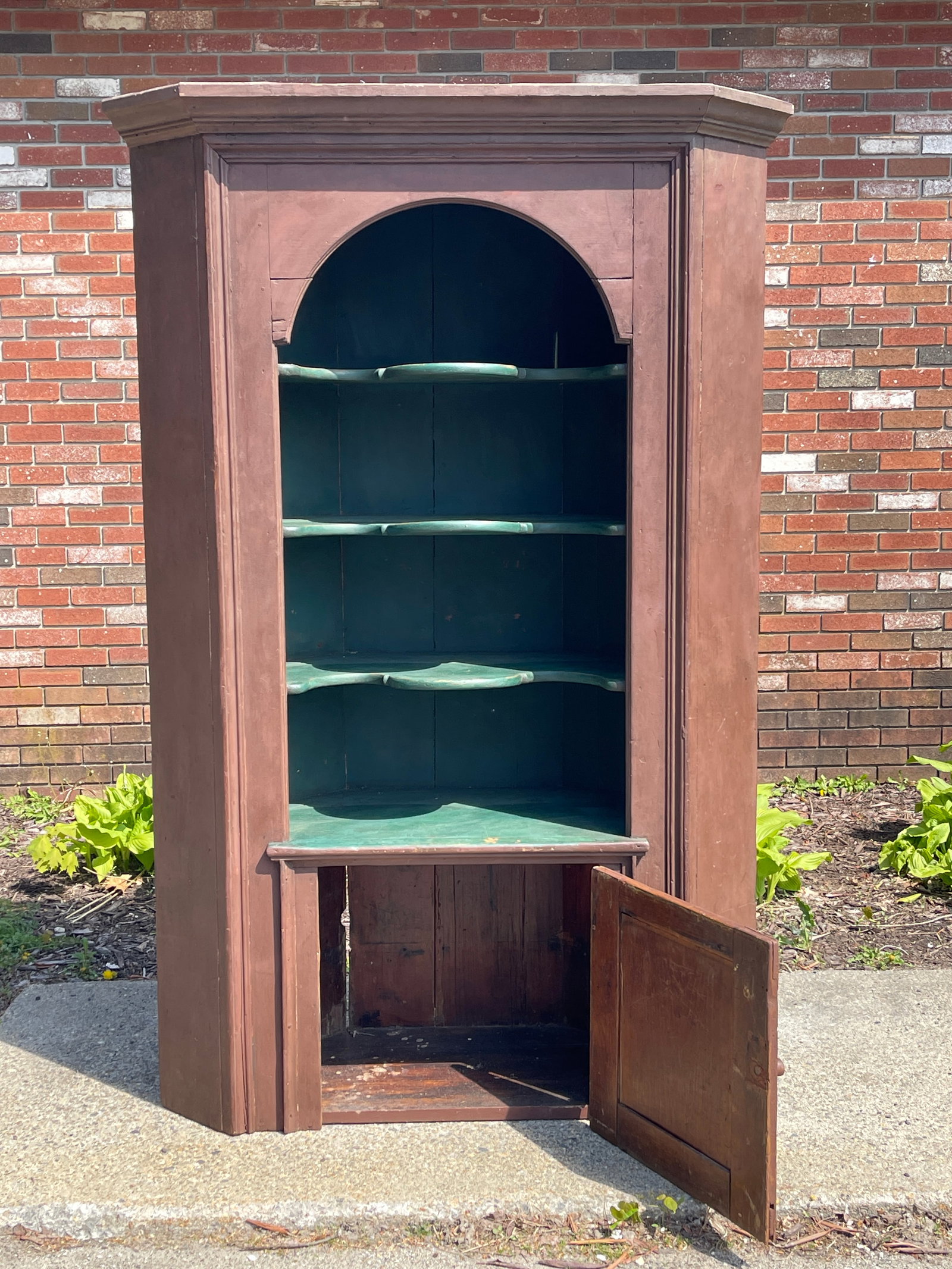 PAINTED ARCHED CORNER CUPBOARD - 3