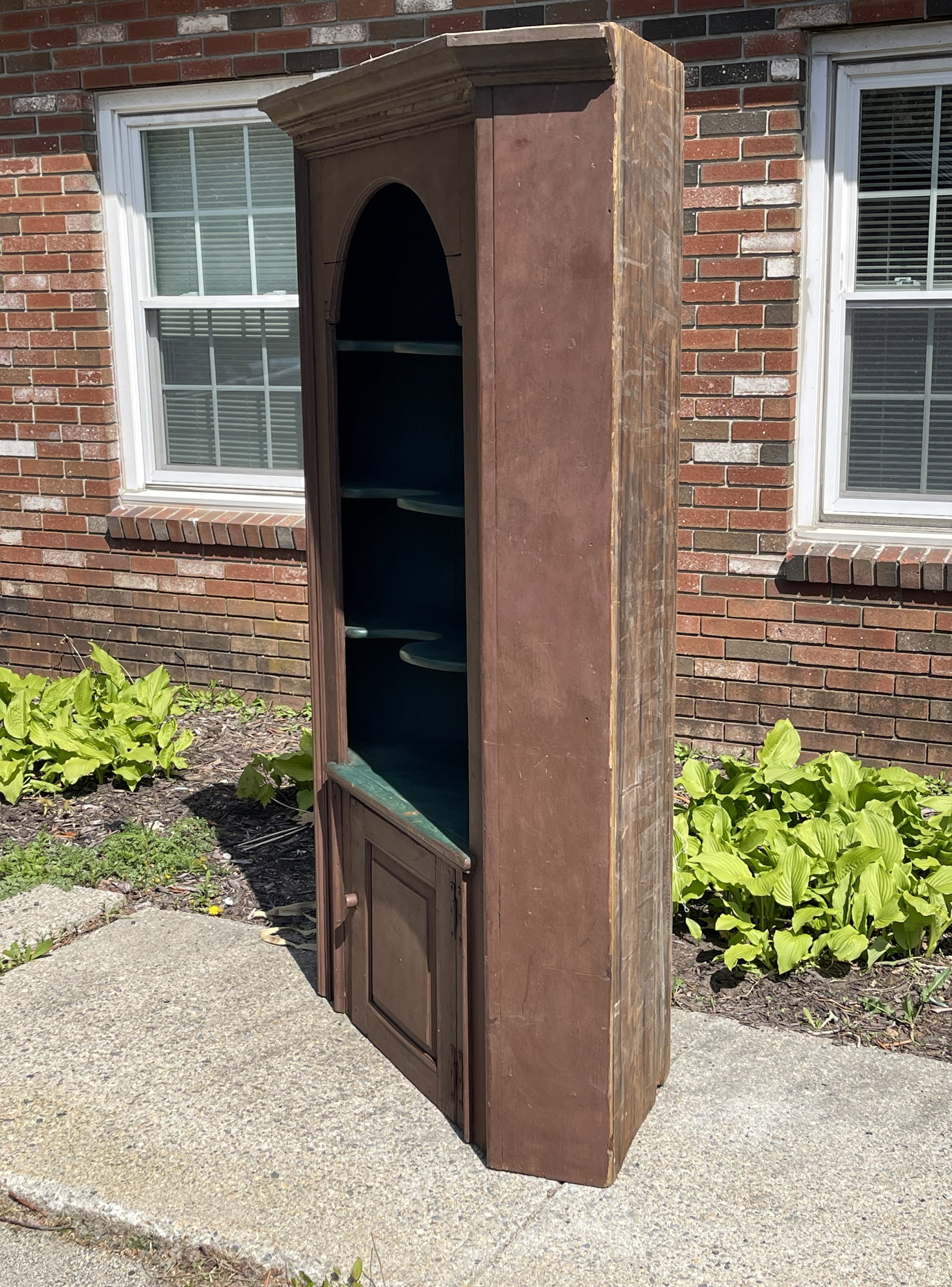 PAINTED ARCHED CORNER CUPBOARD - 4