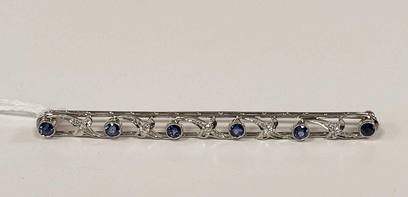 BAR PIN WITH BLUE STONES: BAR PIN WITH BLUE STONES 4.43 DWT